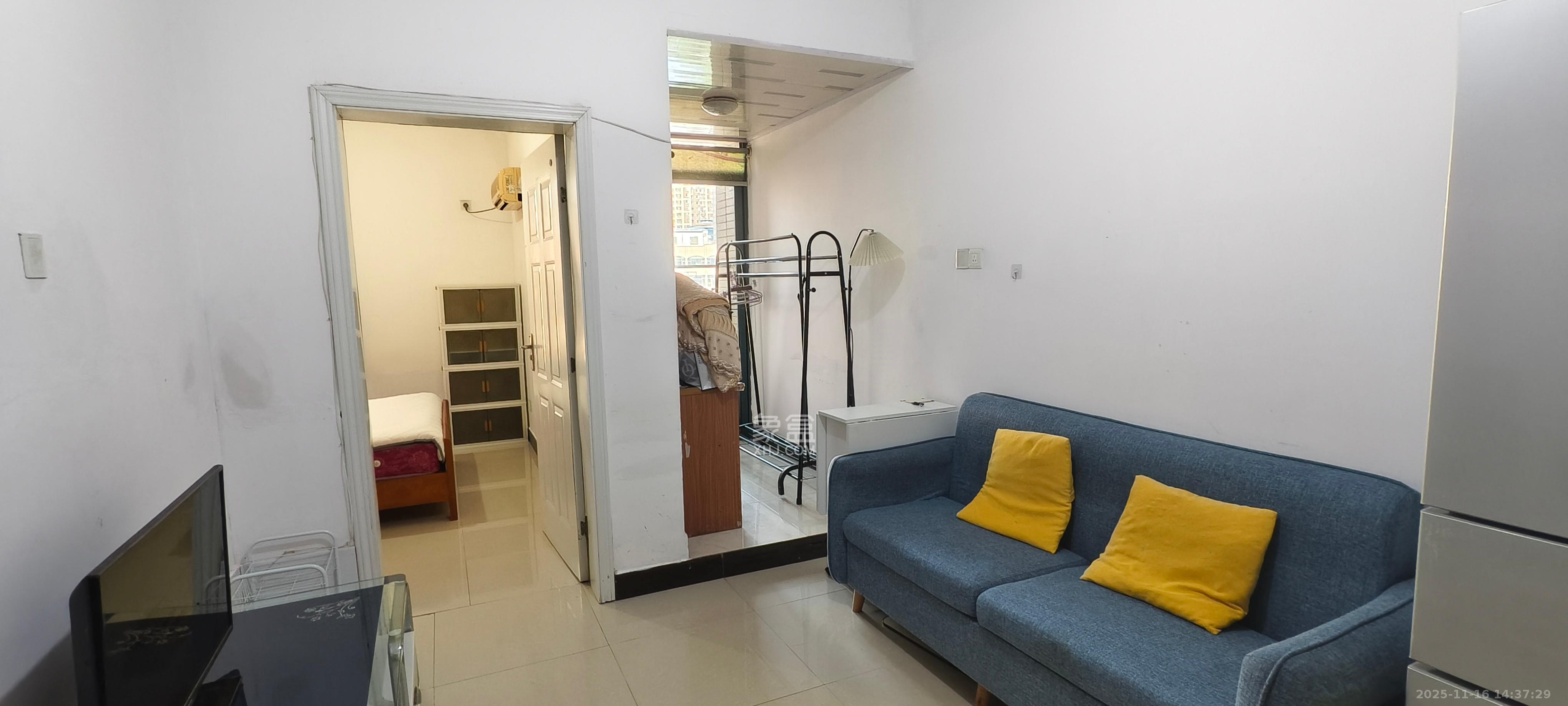 中江国际花城  1室1厅1卫    1600.0元/月