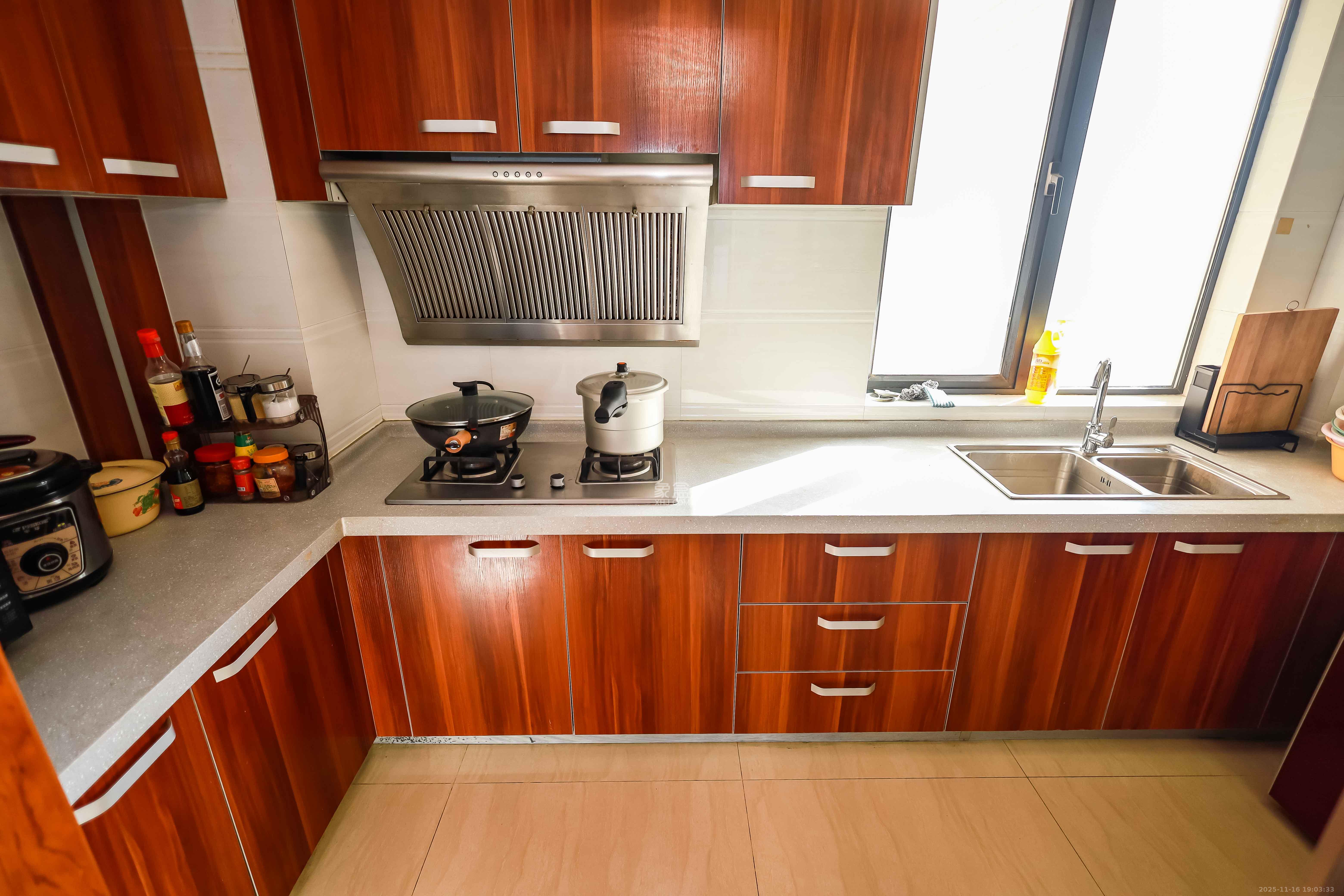 莱茵城 3室2厅2卫 78.0万 莱茵城 3室2厅2卫 78.0万厨房