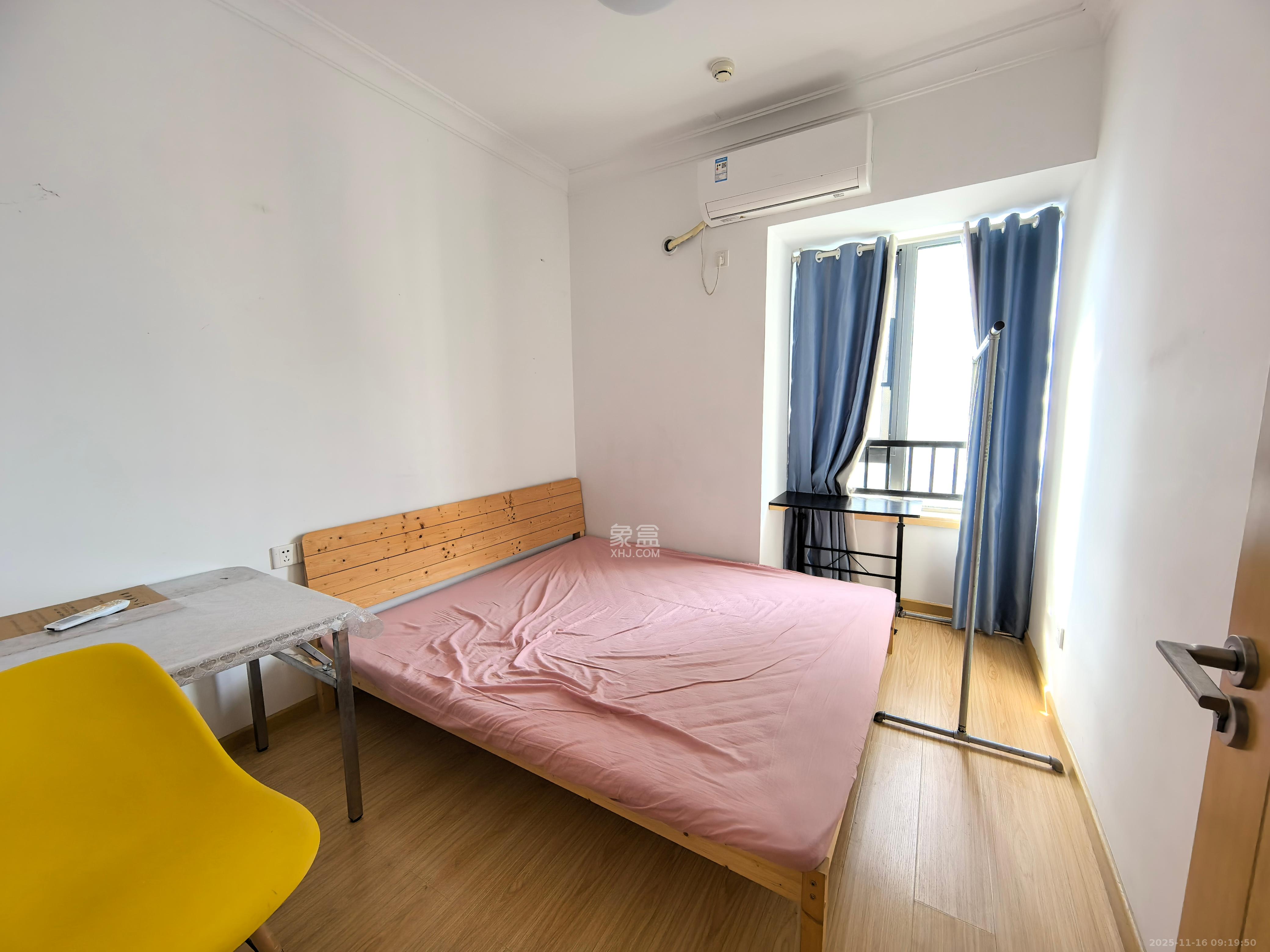 珠江好世界  3室2厅1卫    2800.0元/月