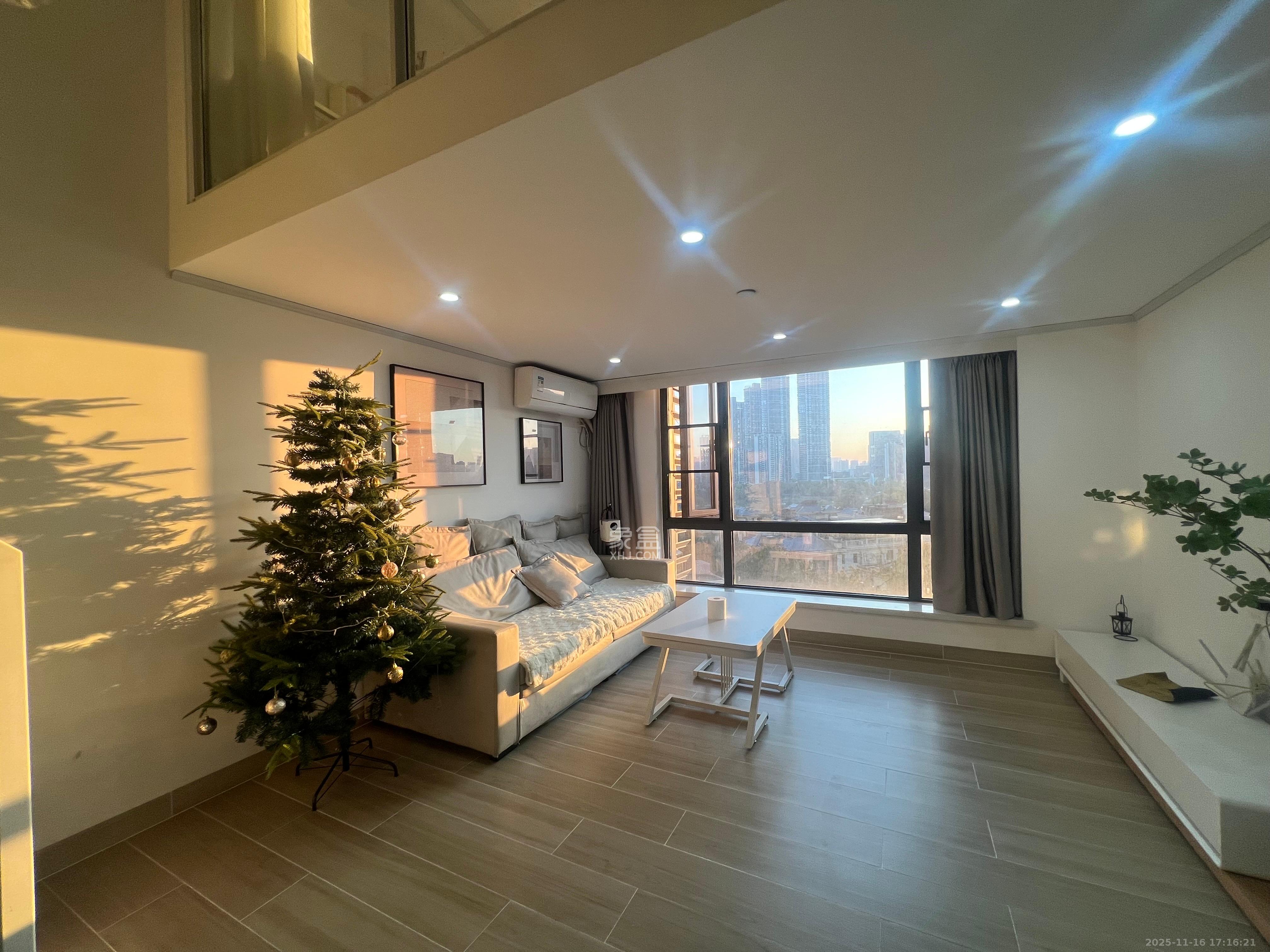 藏珑湖上公馆  1室1厅1卫    2700.0元/月