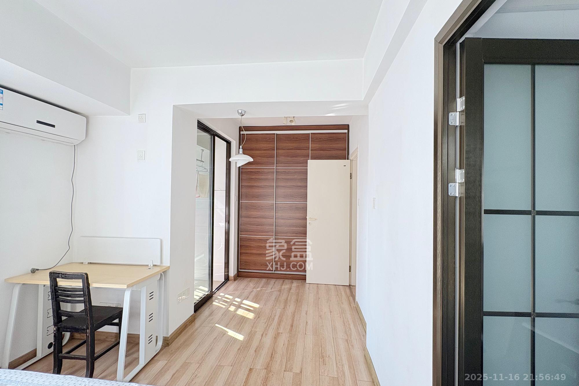 铂宫  3室2厅2卫    138.0万客厅