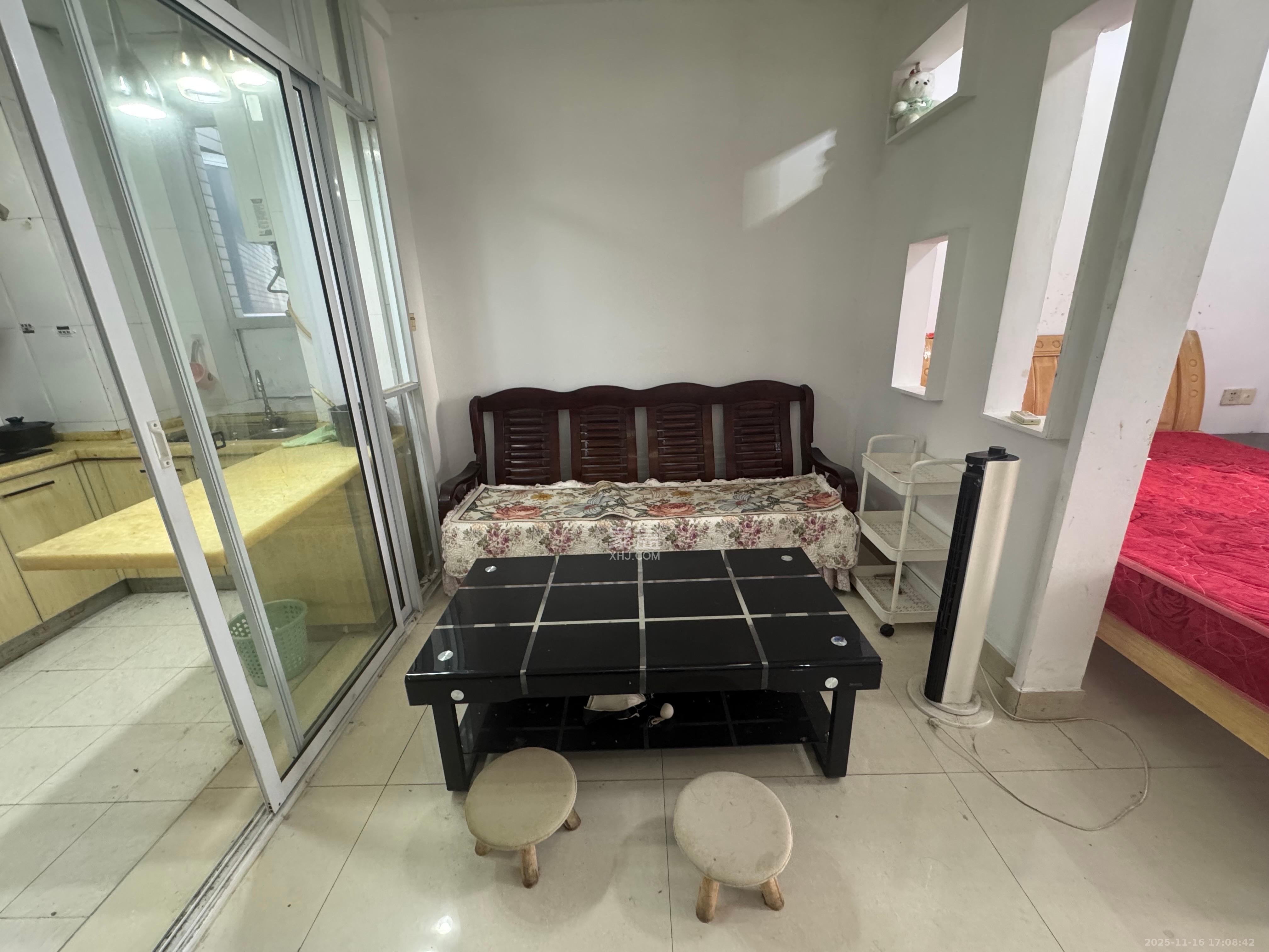 左岸右岸  1室1厅1卫    1500.0元/月