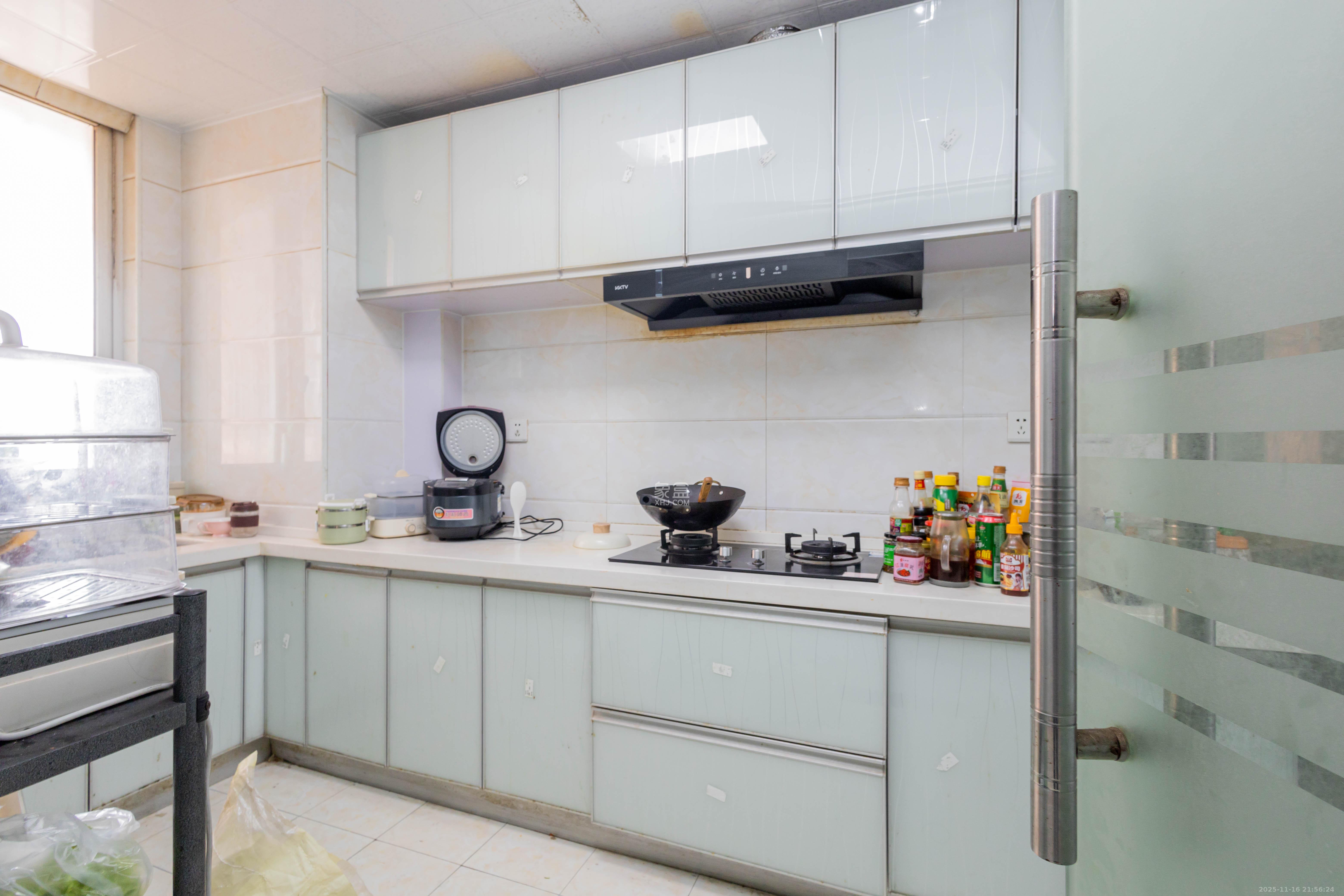 星城国际 3室2厅2卫 52.8万 星城国际 3室2厅2卫 52.8万厨房