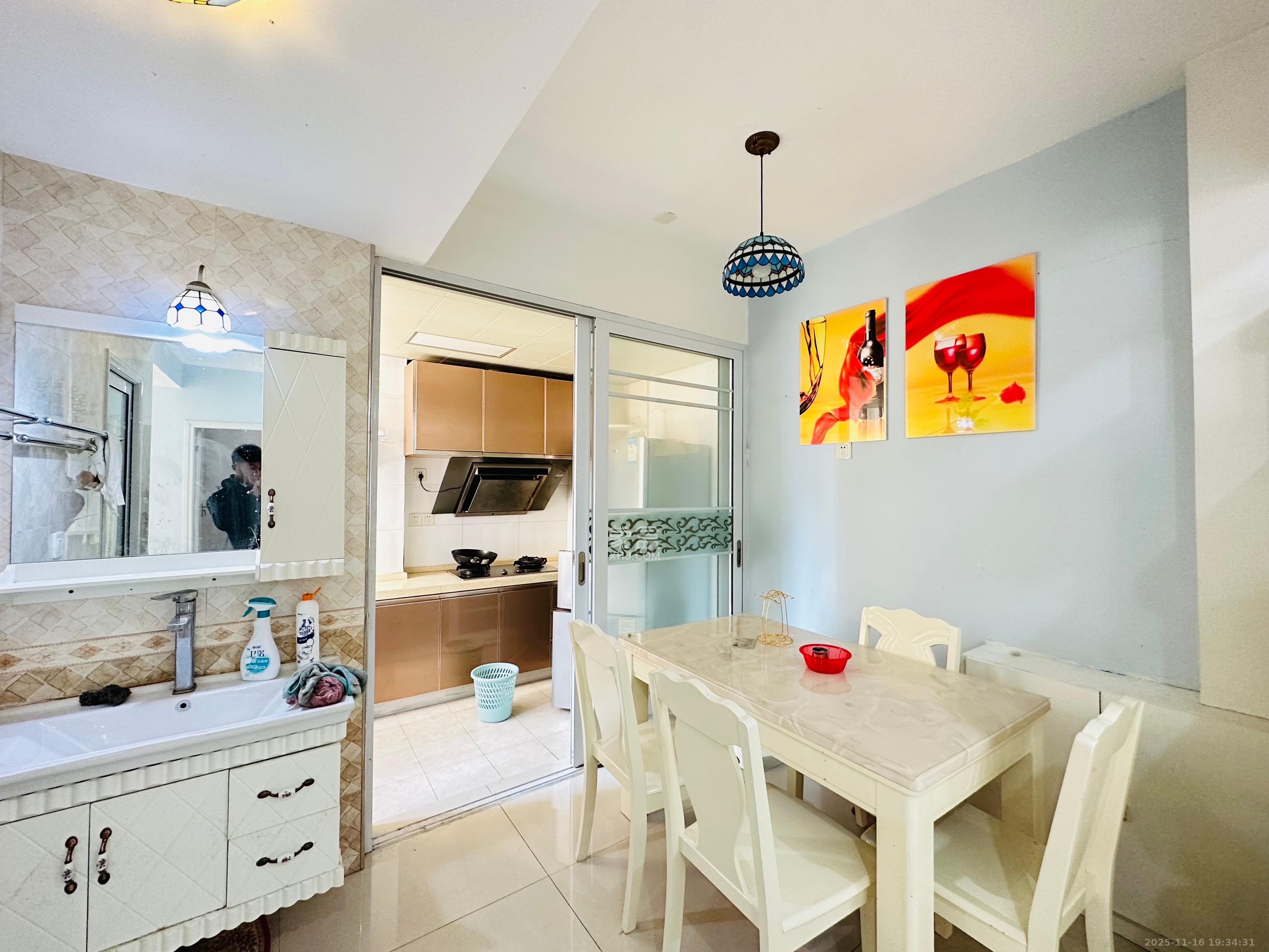 中房F联邦  2室2厅1卫    2600.0元/月室内图