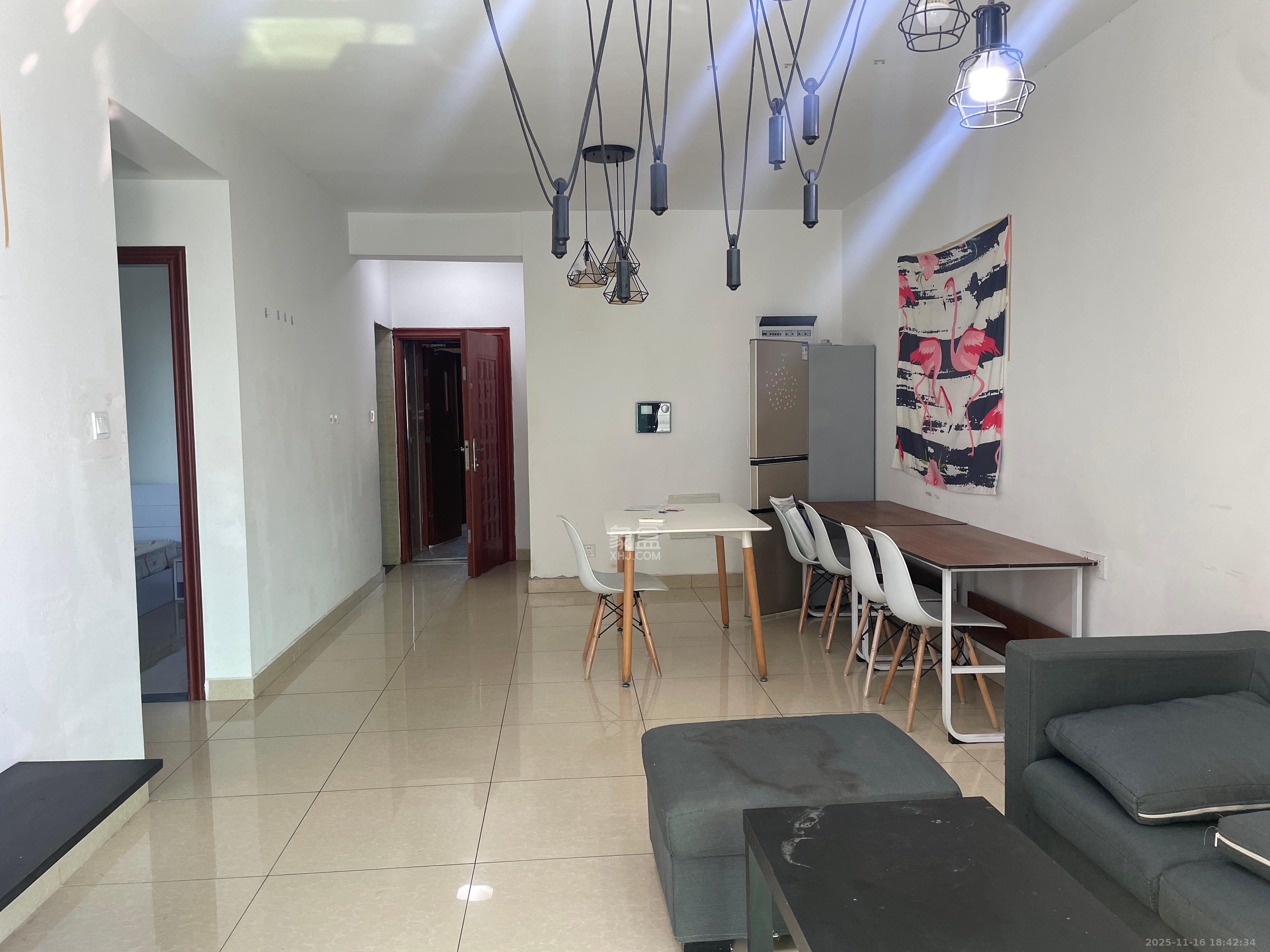 新城新世界一二三期  2室2厅1卫    2350.0元/月室内图