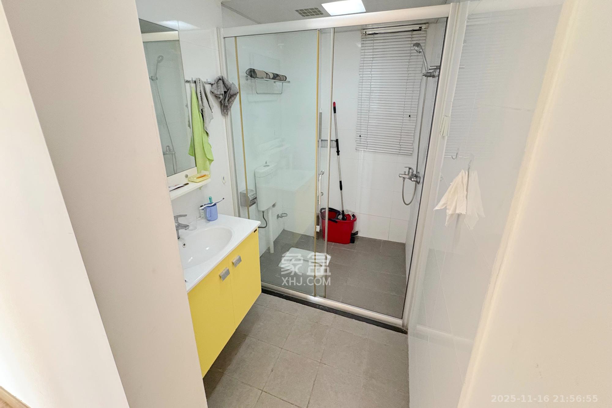 铂宫  3室2厅2卫    138.0万卫生间