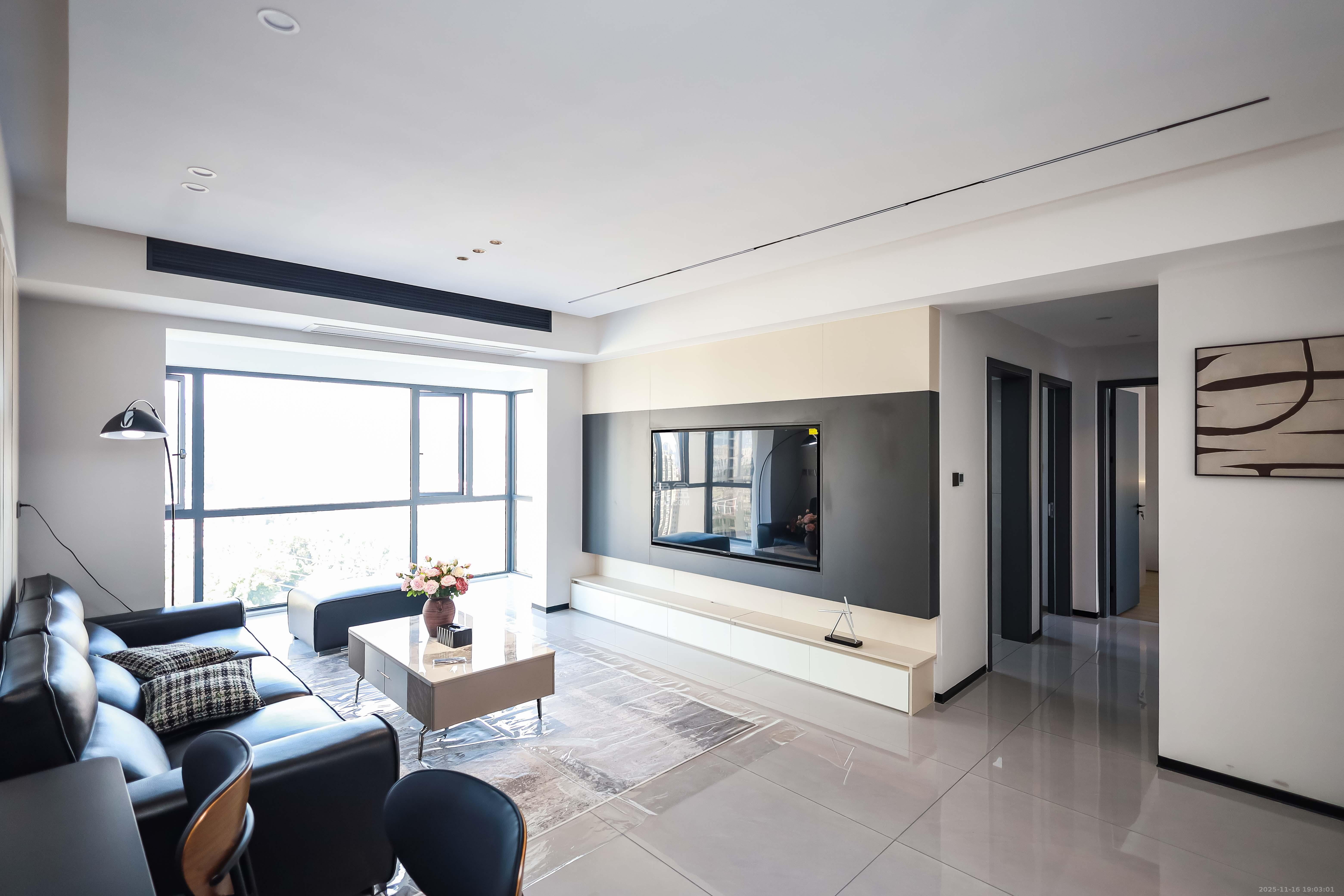 莱茵城  4室2厅2卫    116.0万客厅