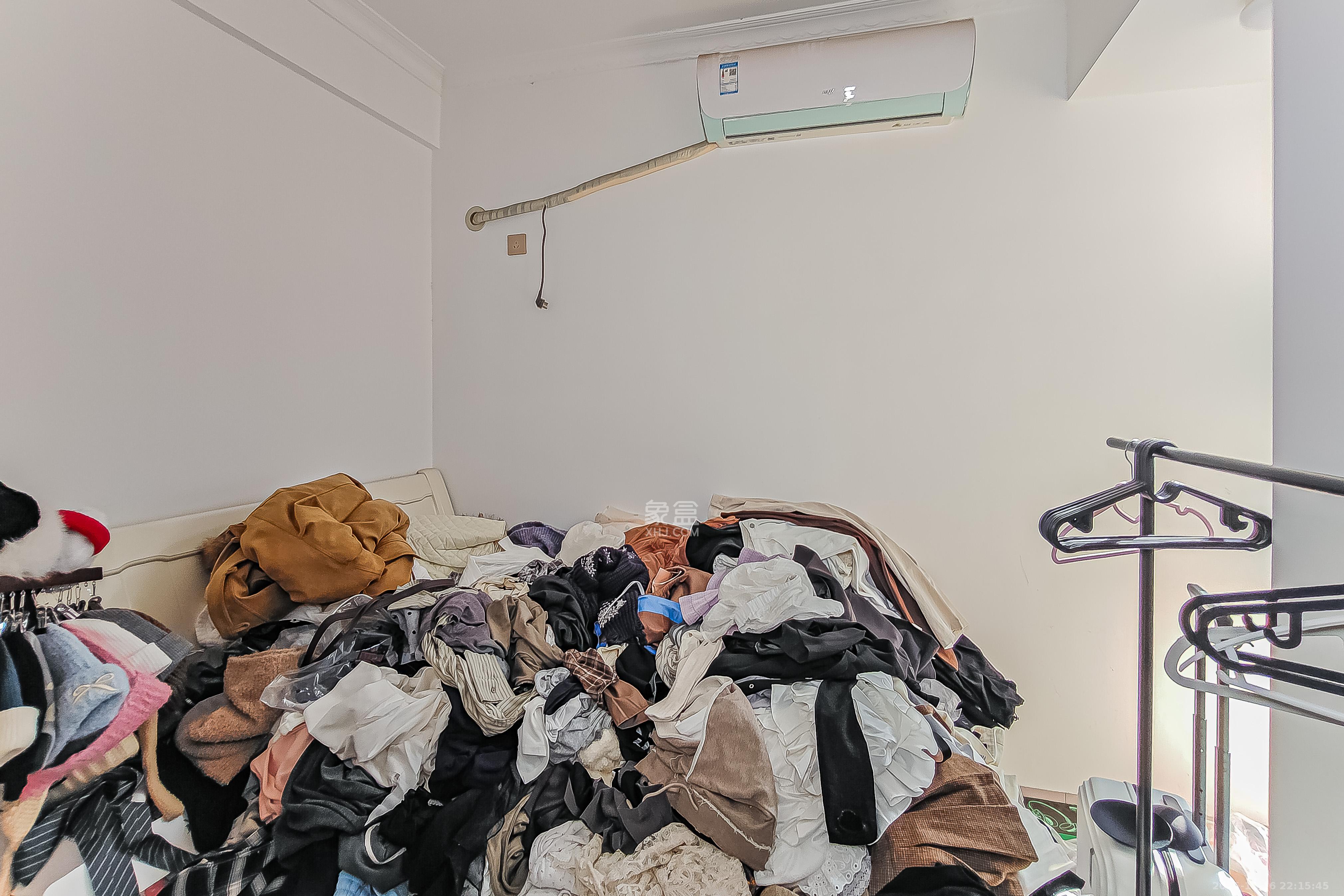 江南华府  3室2厅1卫    90.0万卧室