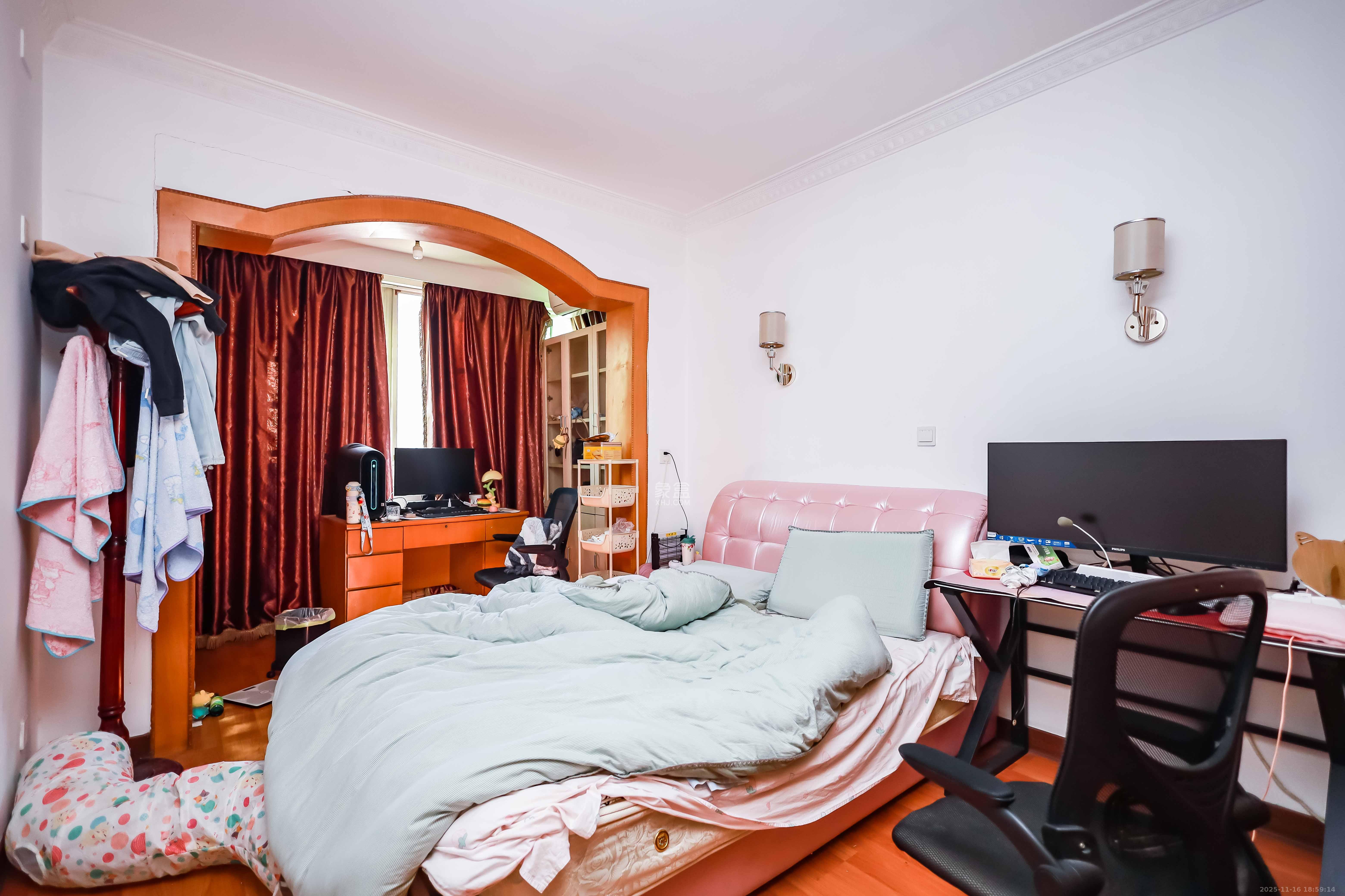 咸嘉新村嘉明苑  5室2厅2卫    105.0万卧室