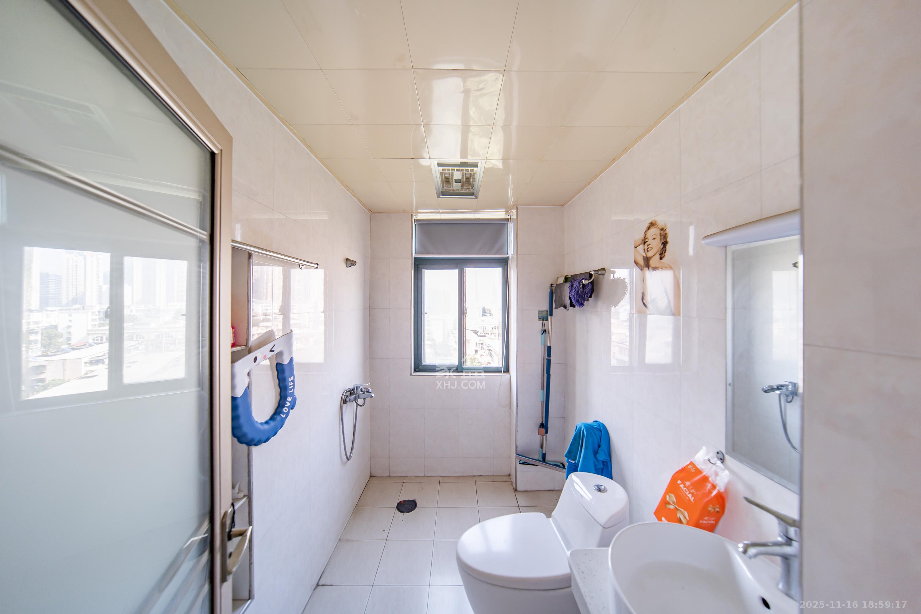 佳阳悦景馨都 4室2厅2卫 94.8万 佳阳悦景馨都 4室2厅2卫 94.8万卫生间