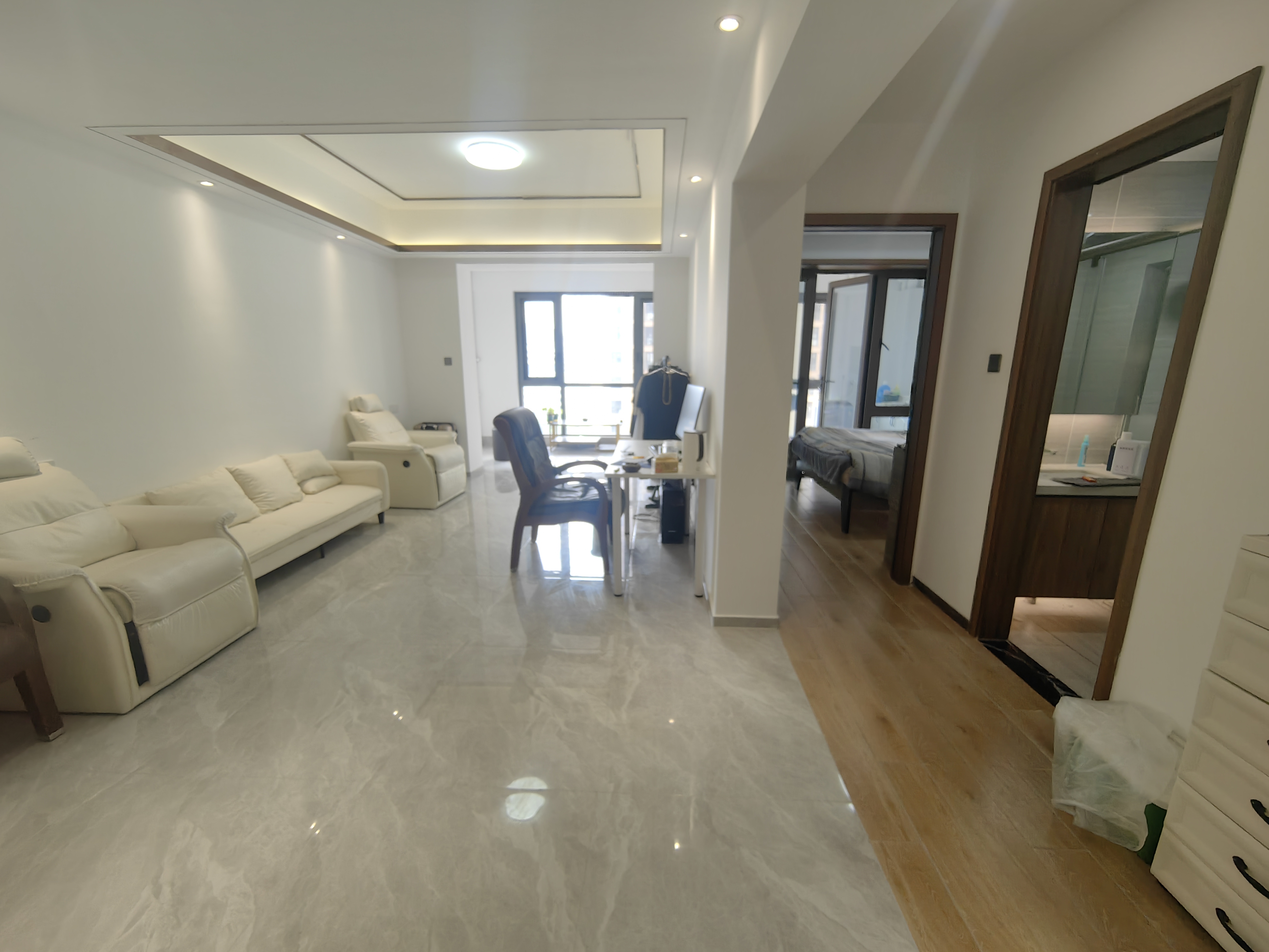 海航豪庭南苑  1室1厅1卫    3000.0元/月室内图