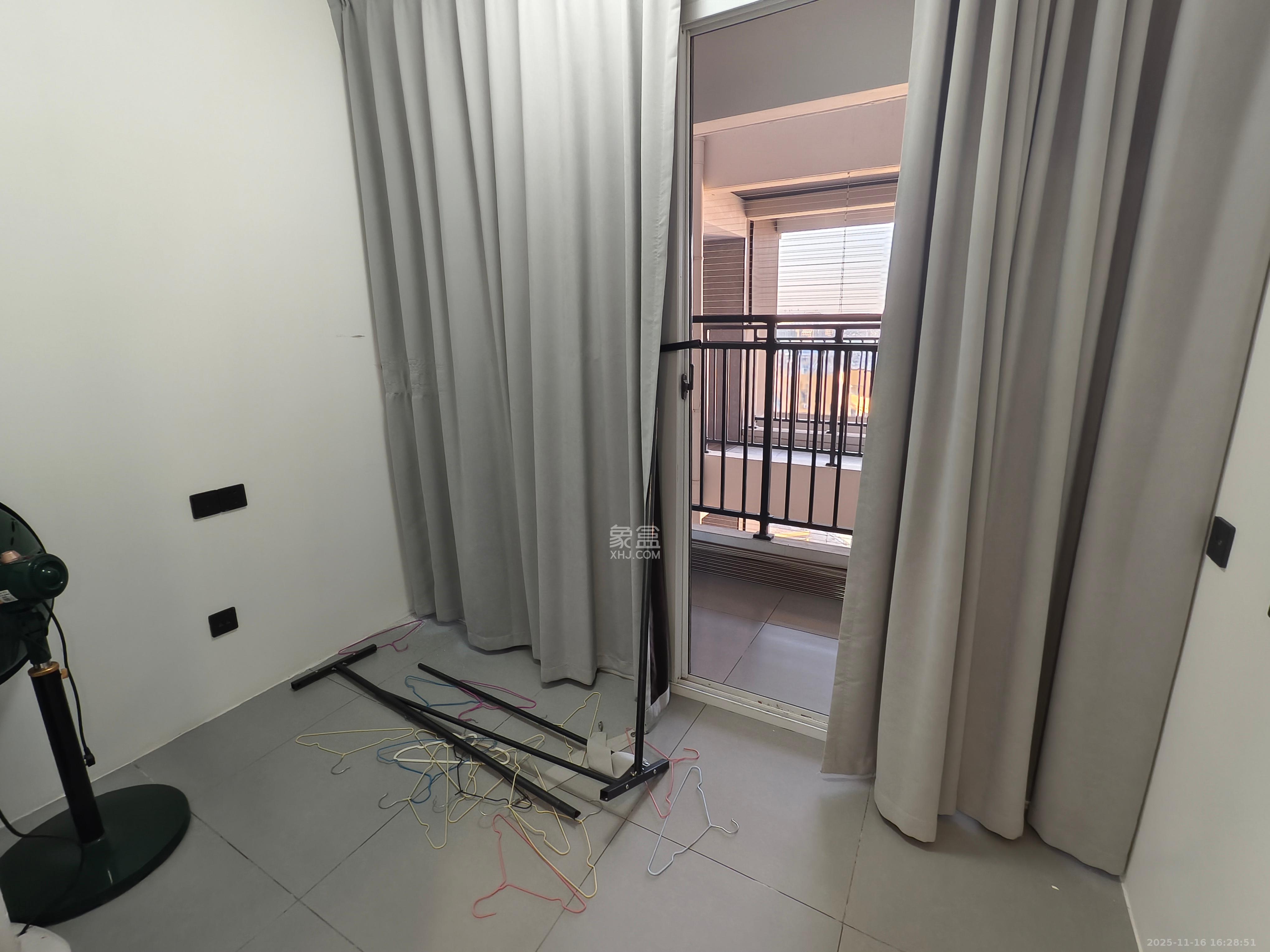 金地都会风華 3室2厅2卫 2800.0元/月 金地都会风華 3室2厅2卫 2800.0元/月室内图