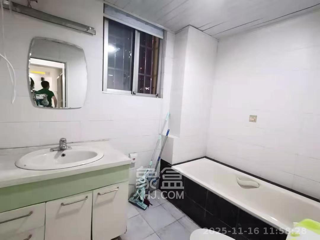 省建苑小区  4室2厅2卫    3500.0元/月室内图