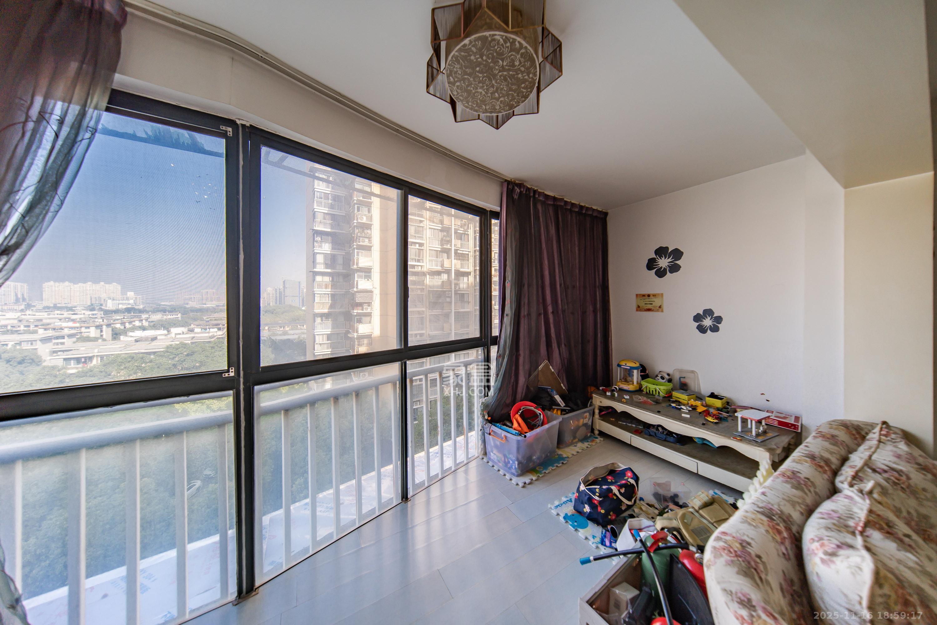 佳阳悦景馨都 4室2厅2卫 94.8万 佳阳悦景馨都 4室2厅2卫 94.8万阳台