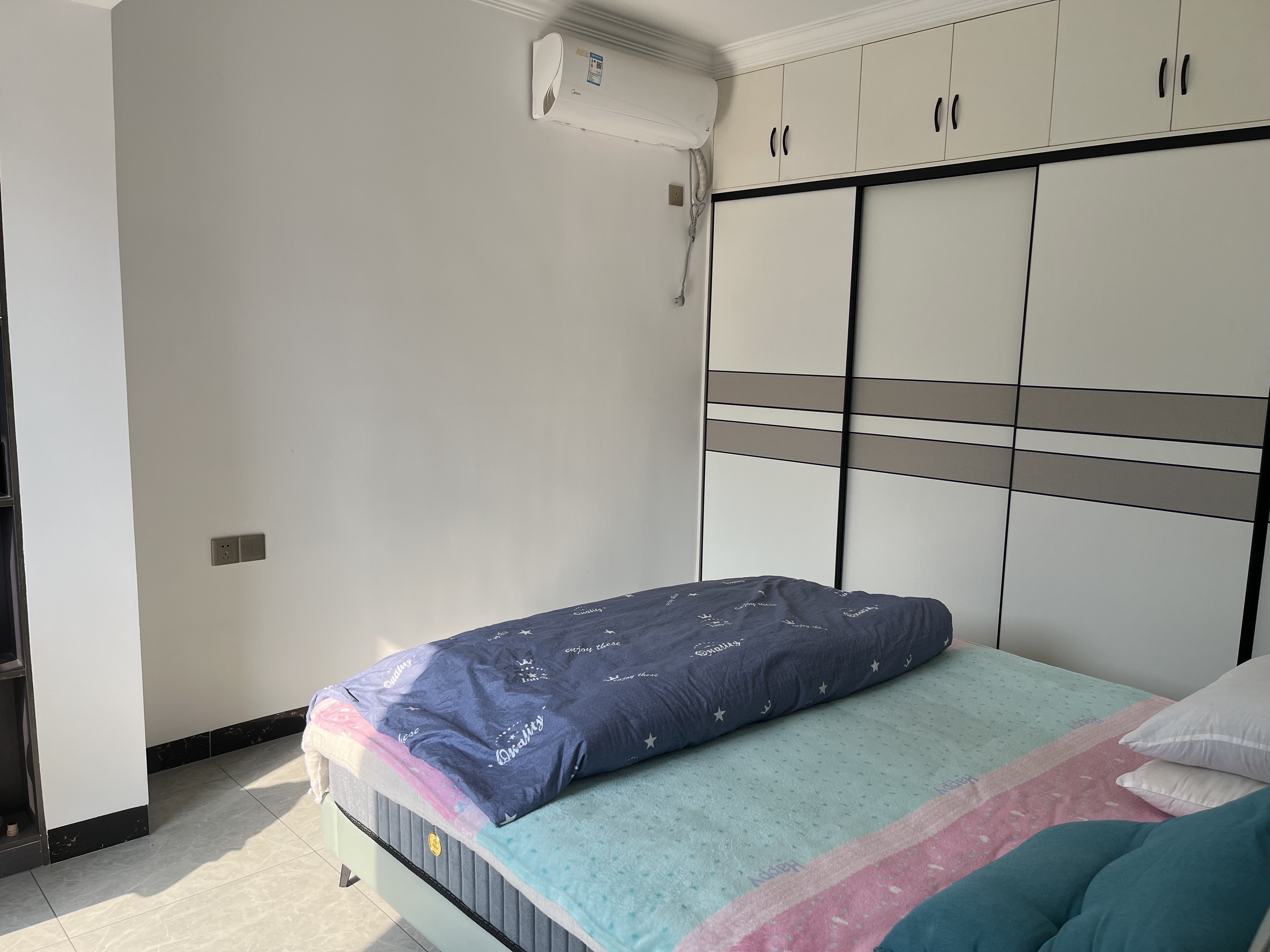 高盛国际  3室2厅2卫    2000.0元/月室内图