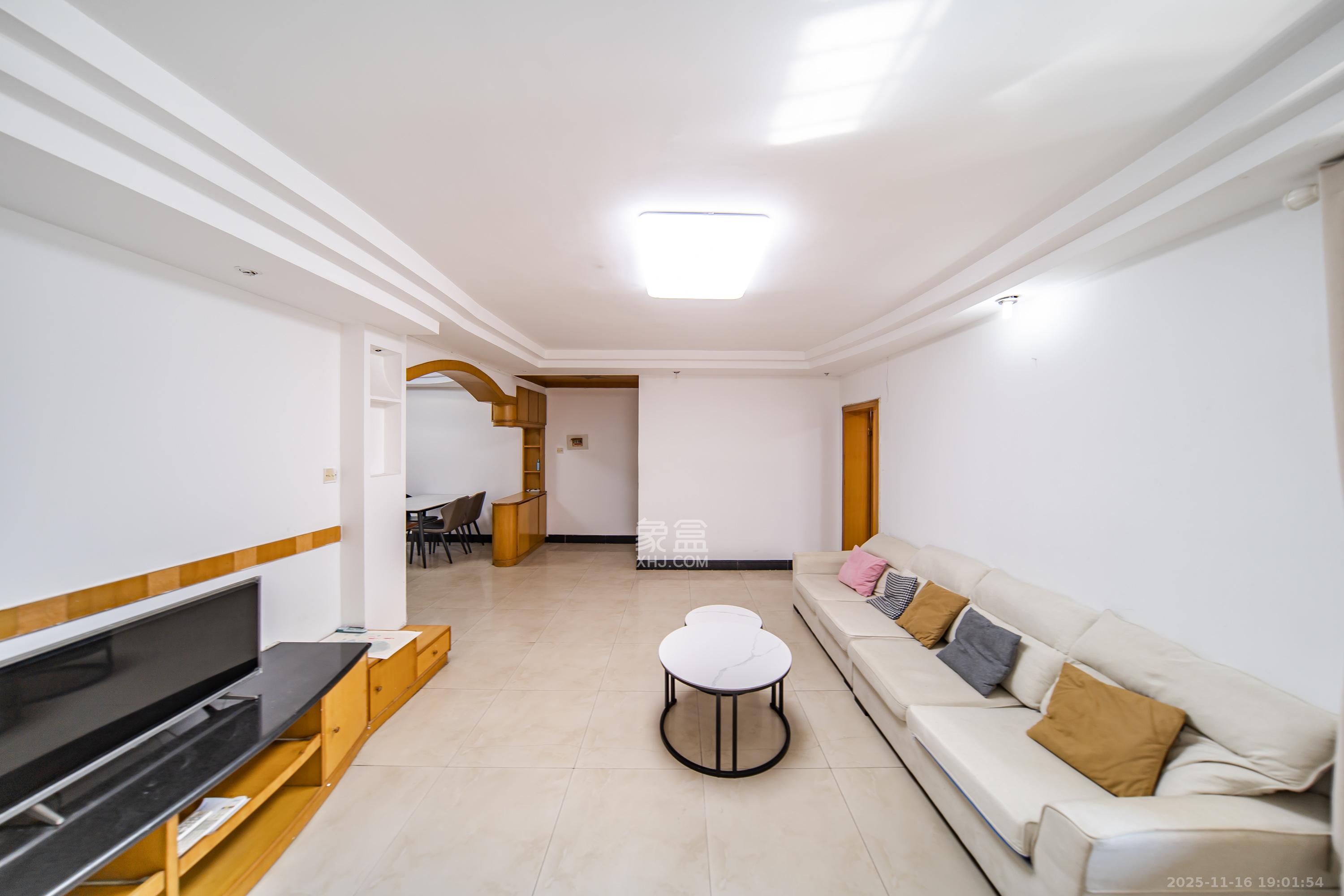 金帆小区 2室2厅1卫 48.8万 金帆小区 2室2厅1卫 48.8万客厅