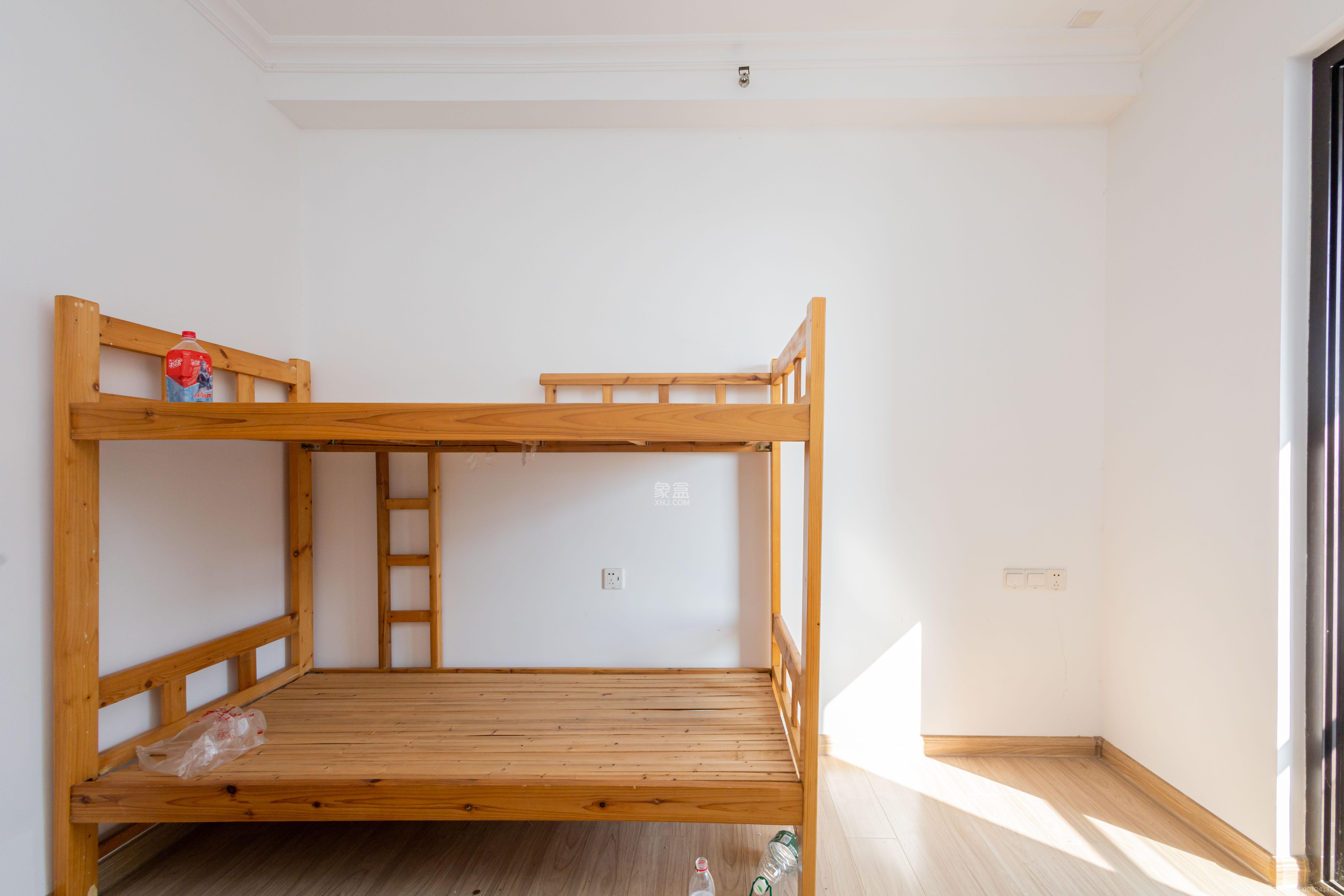 碧桂园星荟  1室0厅0卫    13.0万客厅