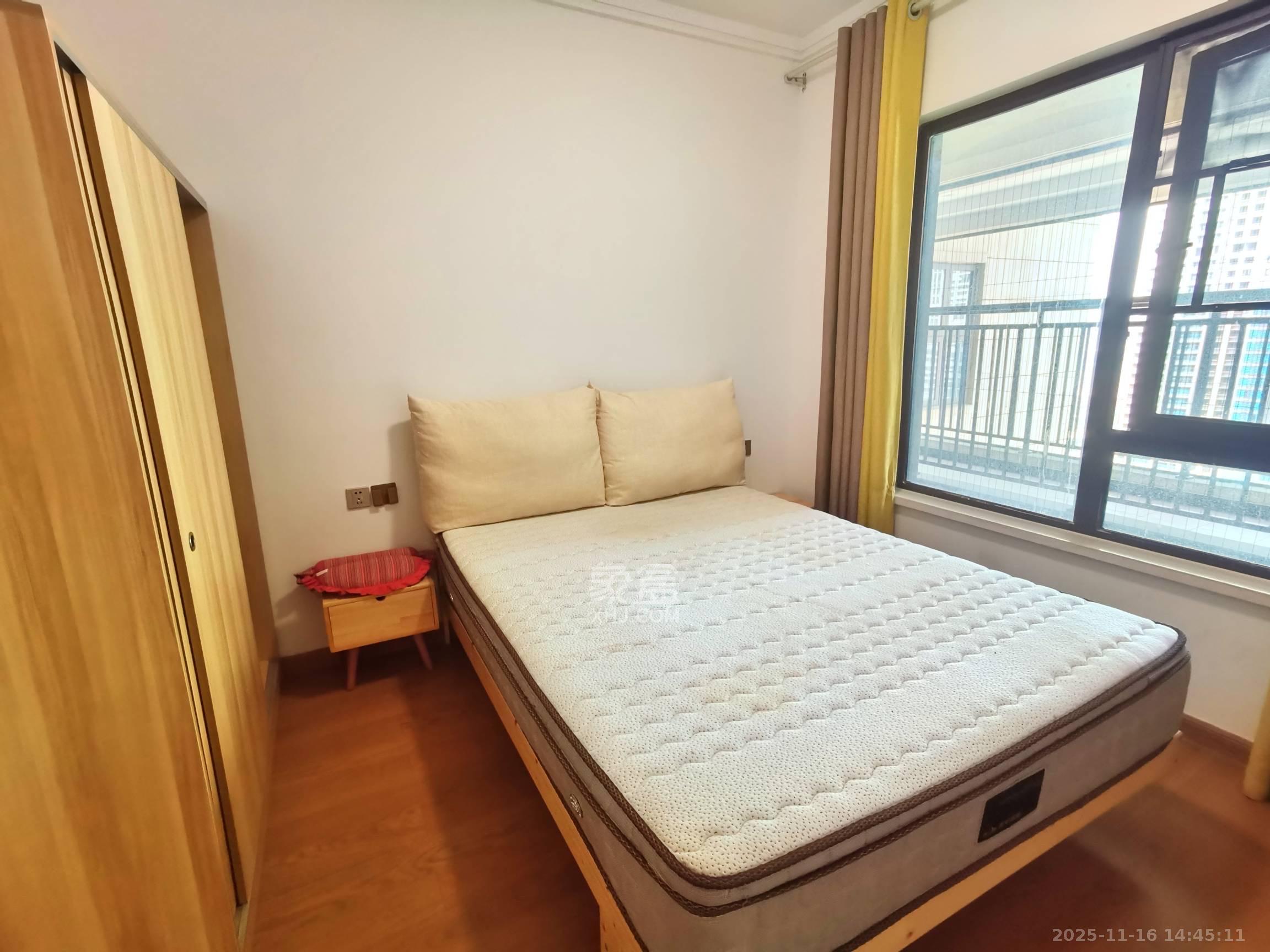 阳光城尚东湾蓝莓苑  3室1厅1卫    2500.0元/月室内图