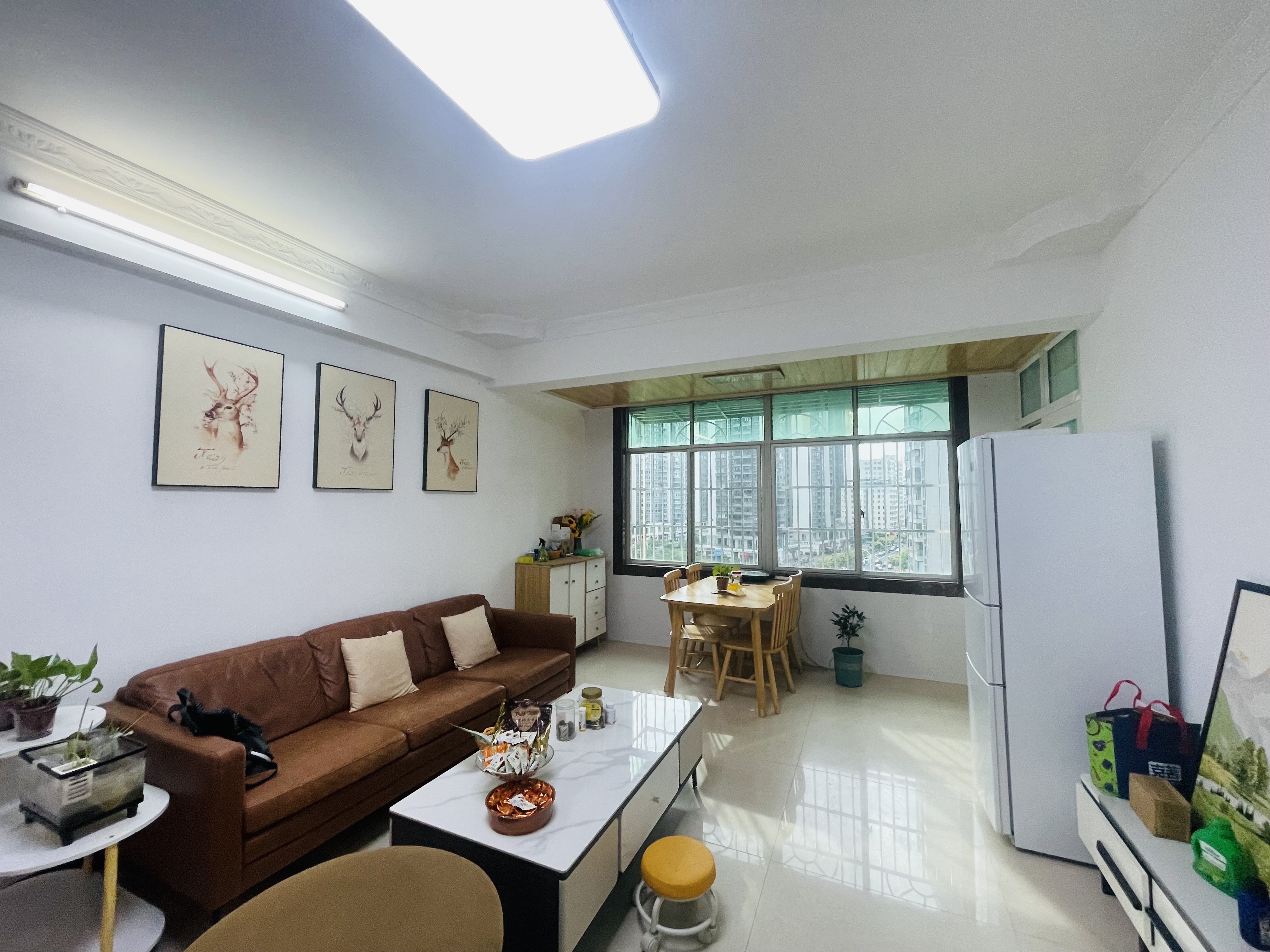 喜红公寓 3室2厅2卫 2600.0元/月 喜红公寓 3室2厅2卫 2600.0元/月室内图