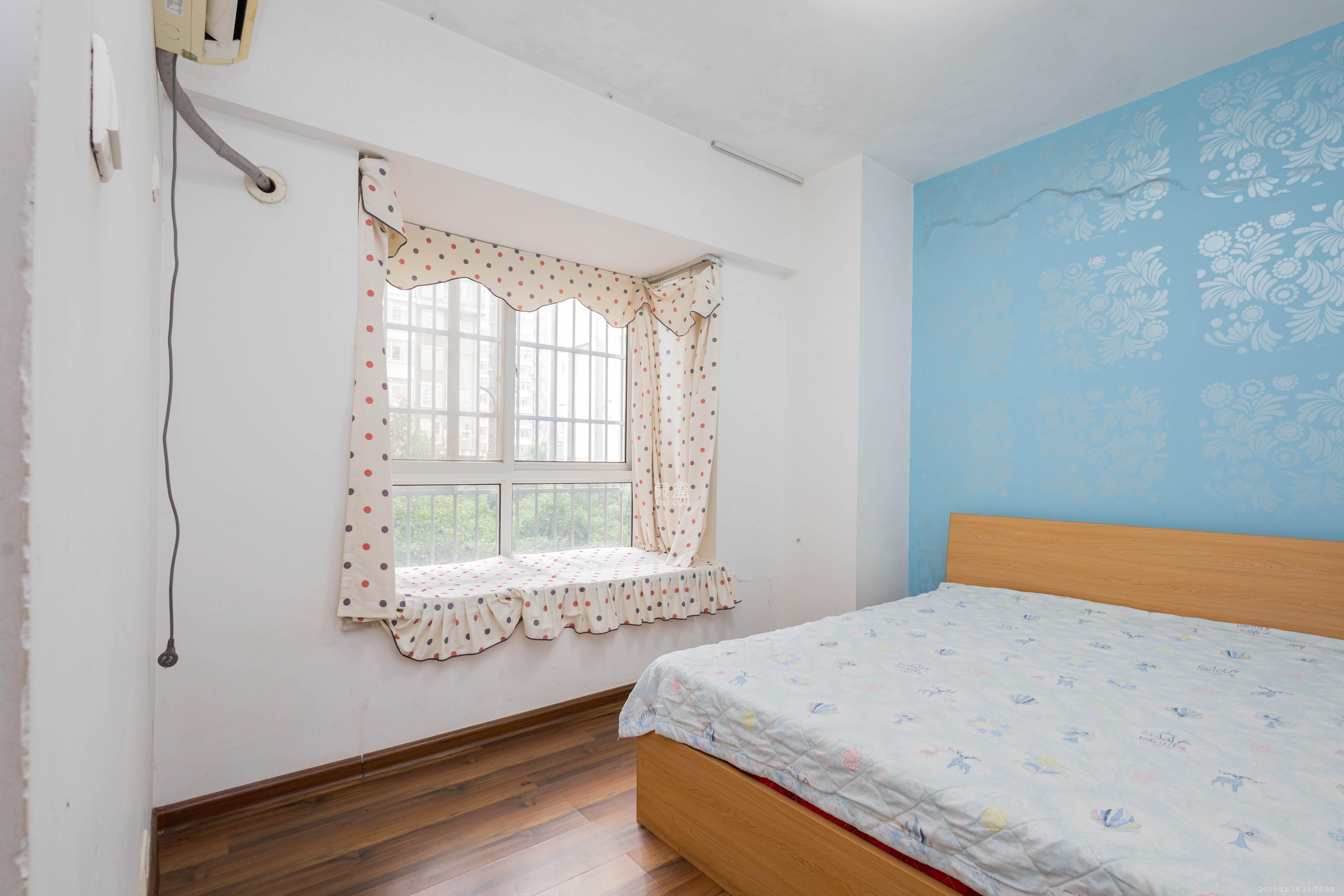 未来蜂巢  3室2厅1卫    42.0万卧室