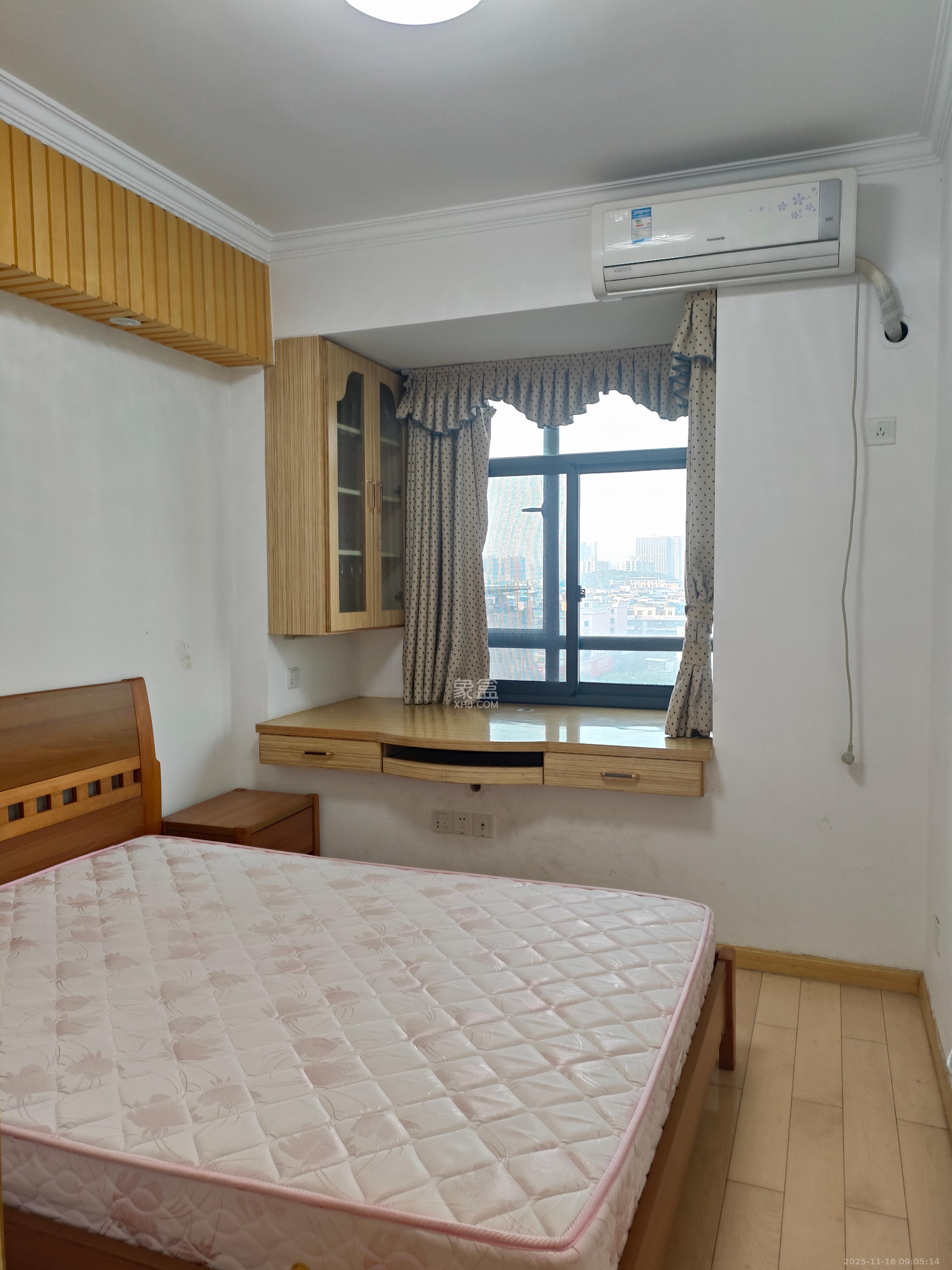 百纳广场（百纳公寓）  3室2厅1卫    3300.0元/月室内图