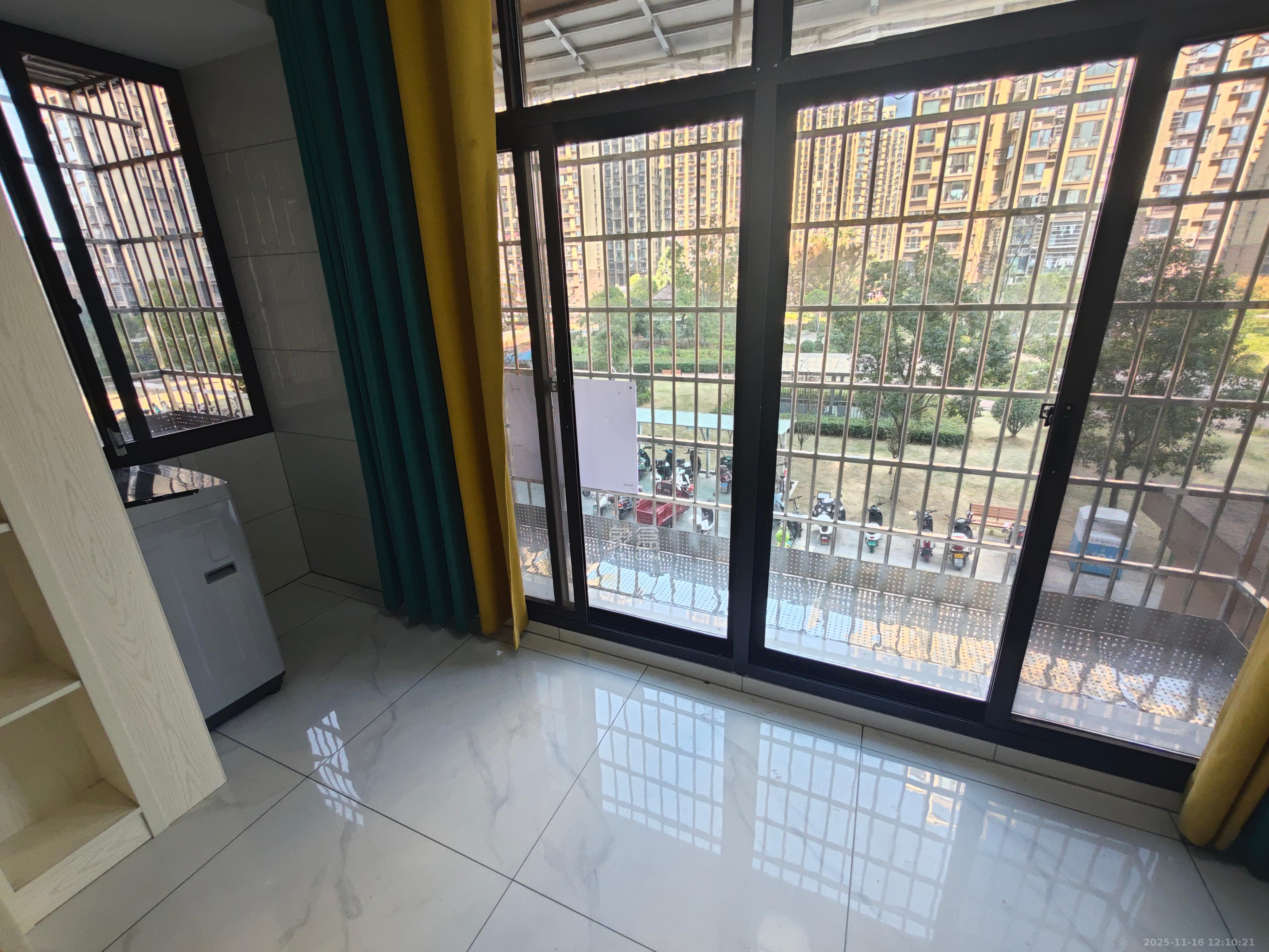 和润园三期  3室2厅2卫    2500.0元/月室内图