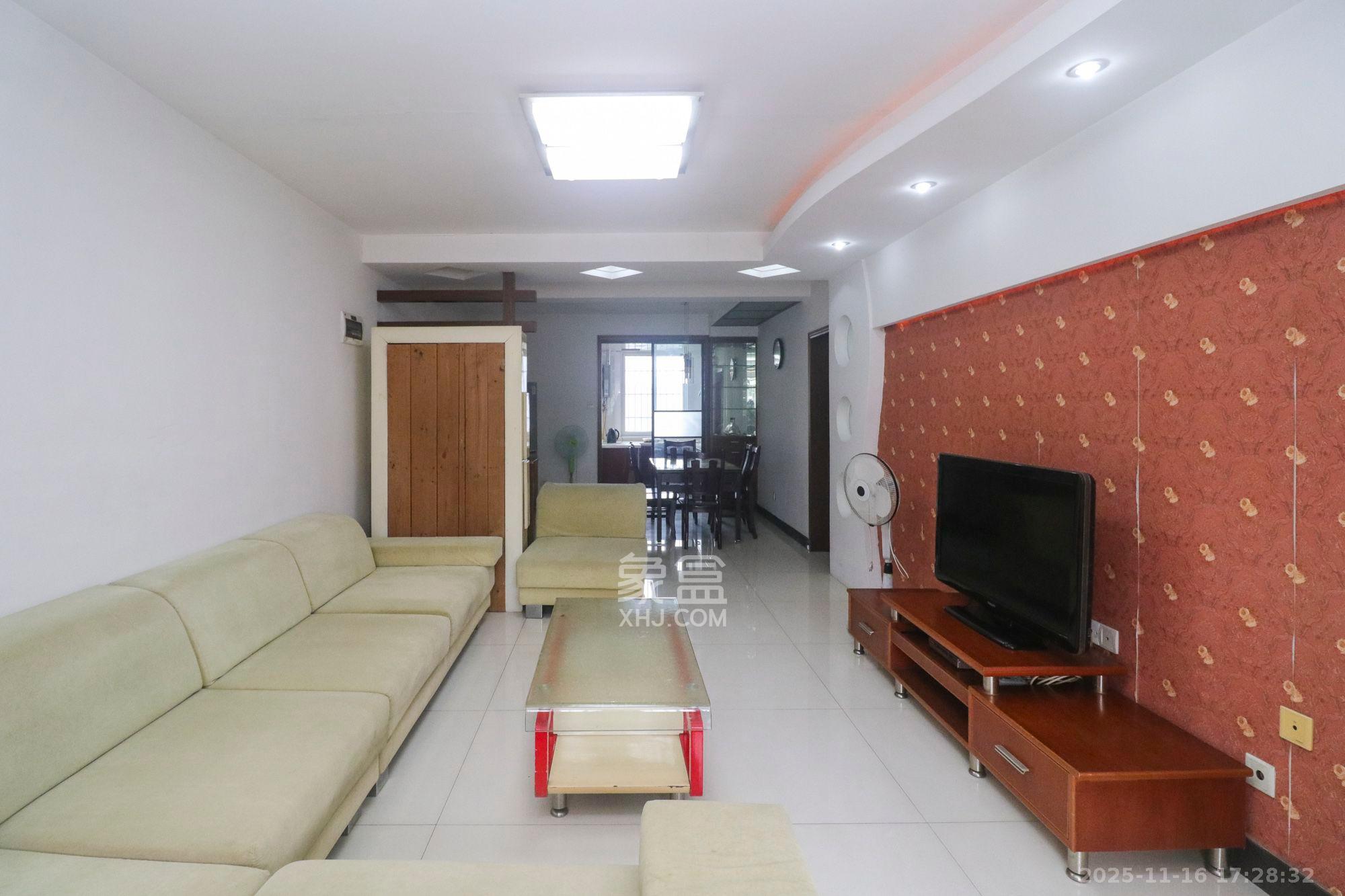 德润园  3室0厅0卫    2000.0元/月