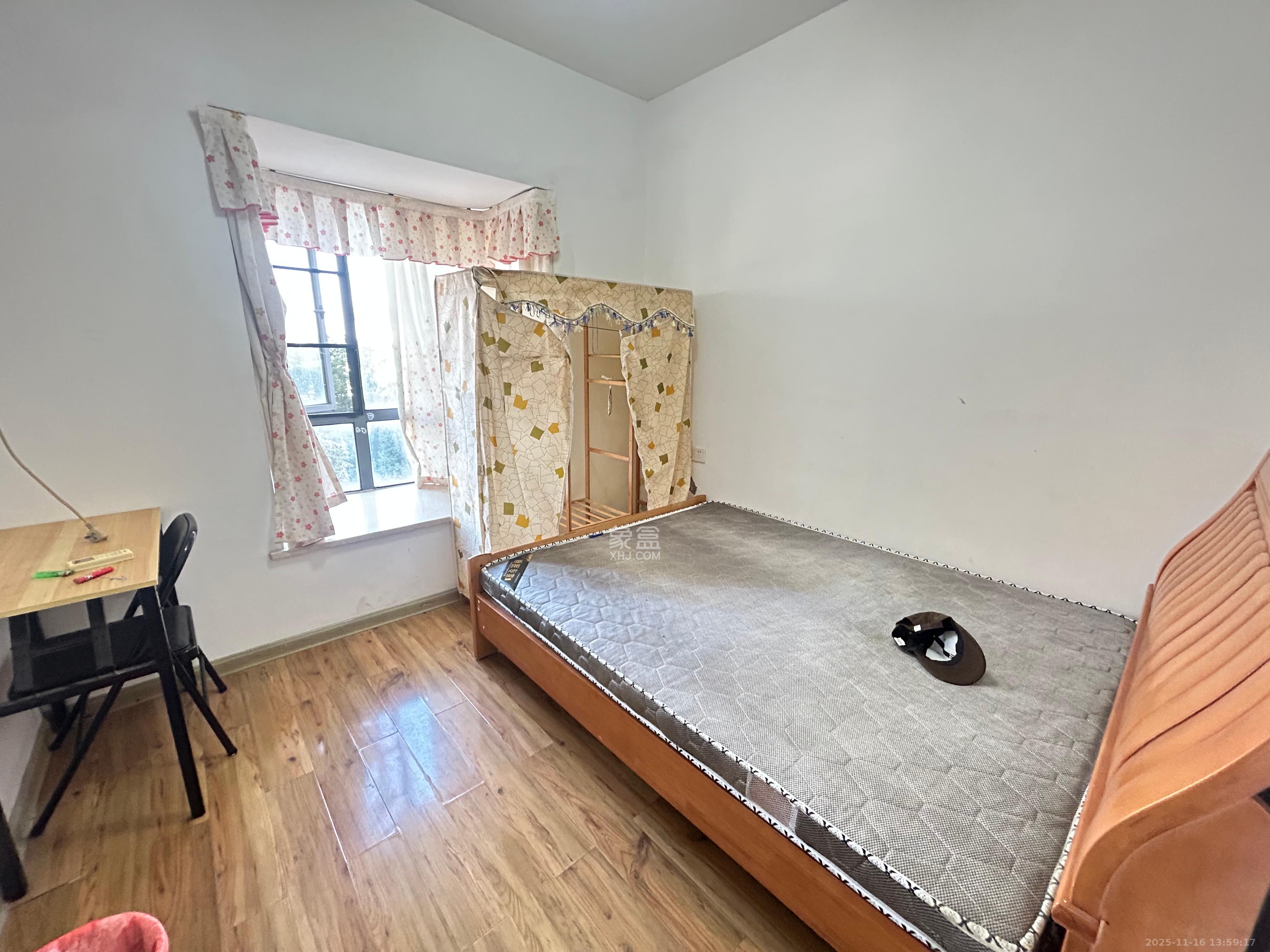 上海城小区  4室2厅2卫    2400.0元/月室内图