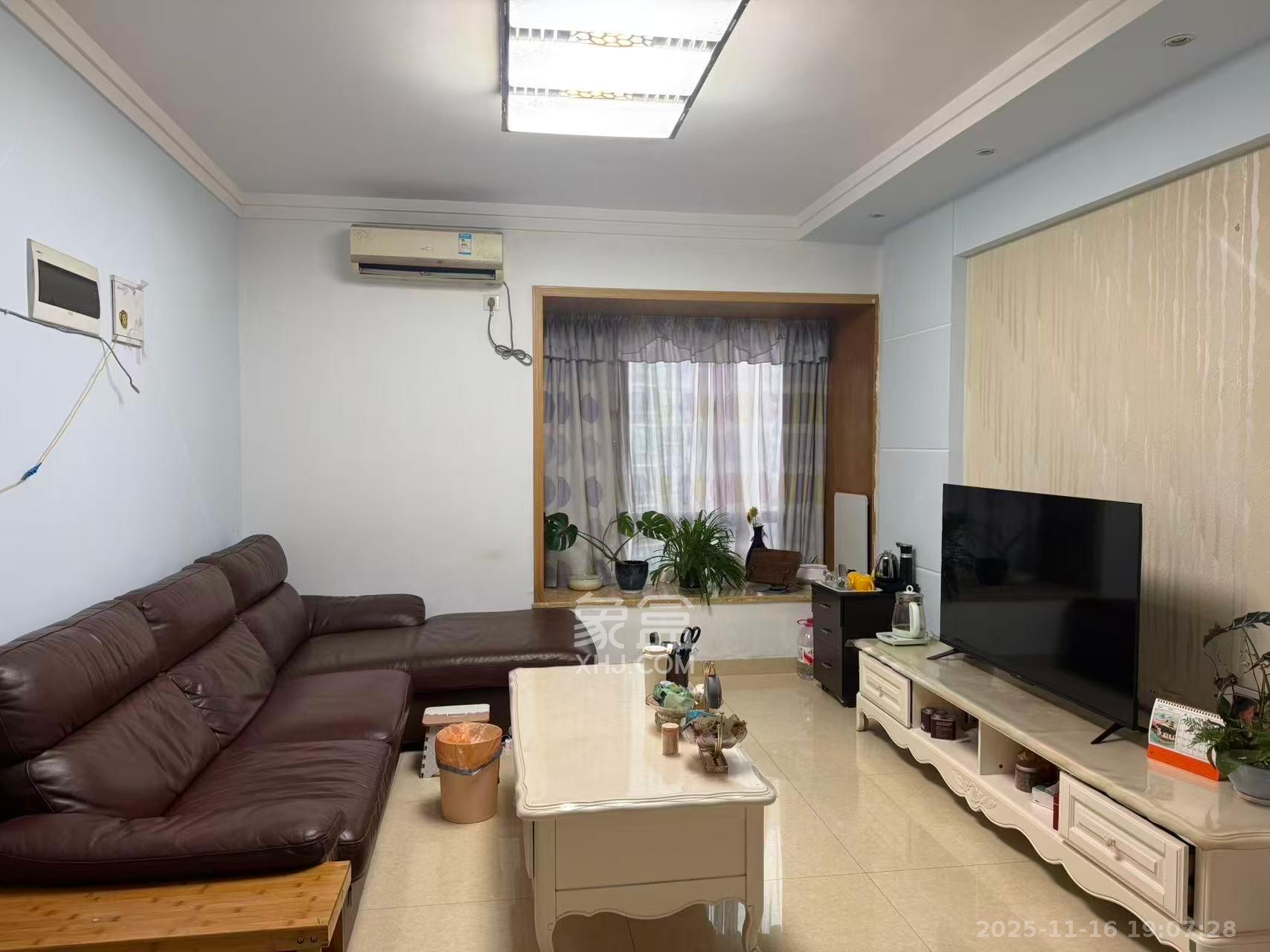 新城新世界一二三期  2室2厅1卫    2500.0元/月