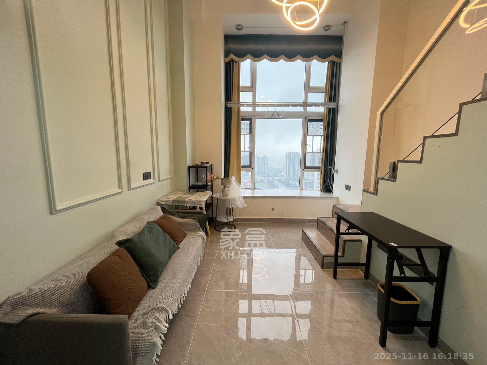 芙蓉万国城MOMA（卓越汇富苑）  1室1厅1卫    2000.0元/月