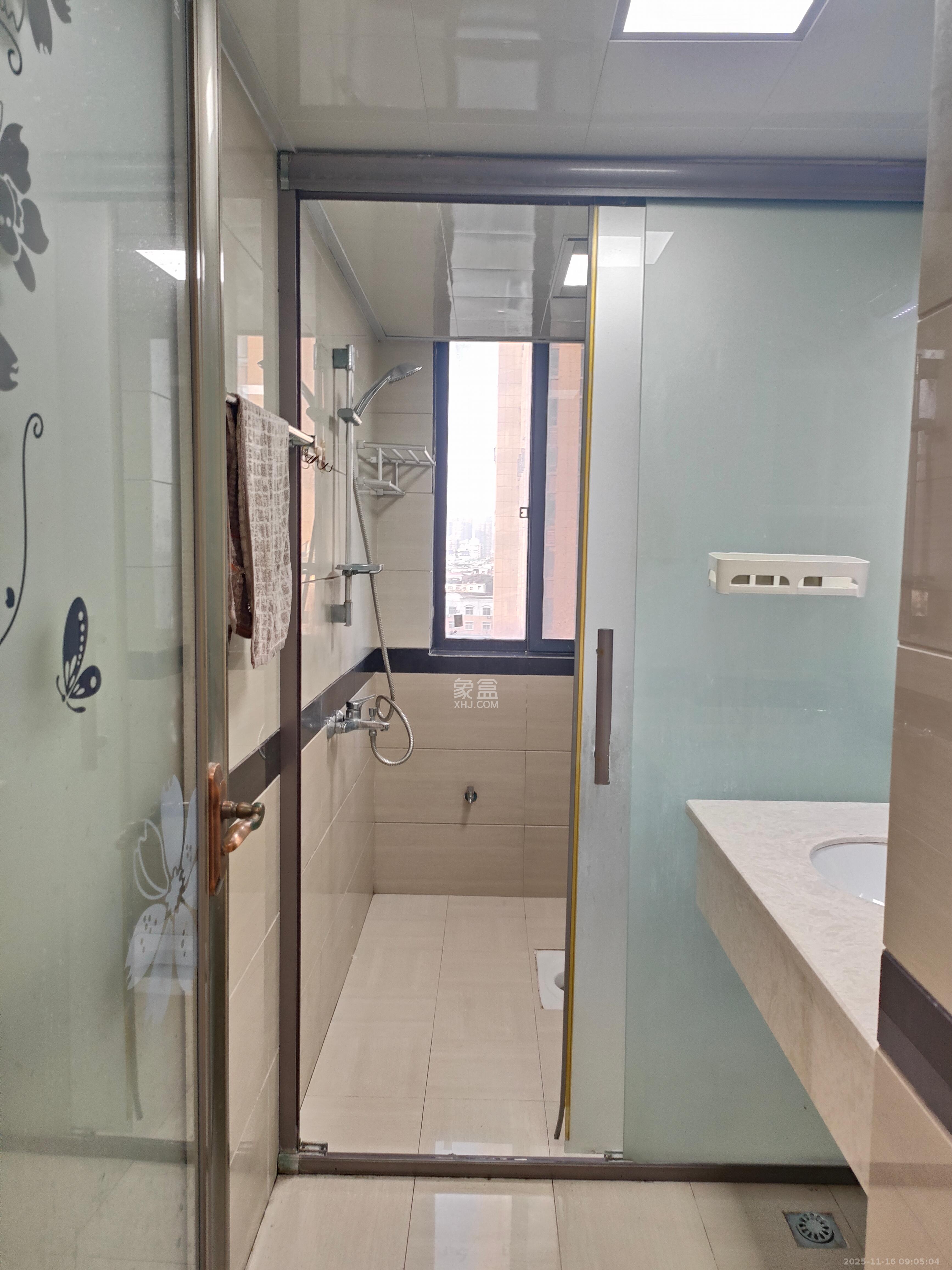 百纳广场（百纳公寓）  3室2厅1卫    3300.0元/月室内图