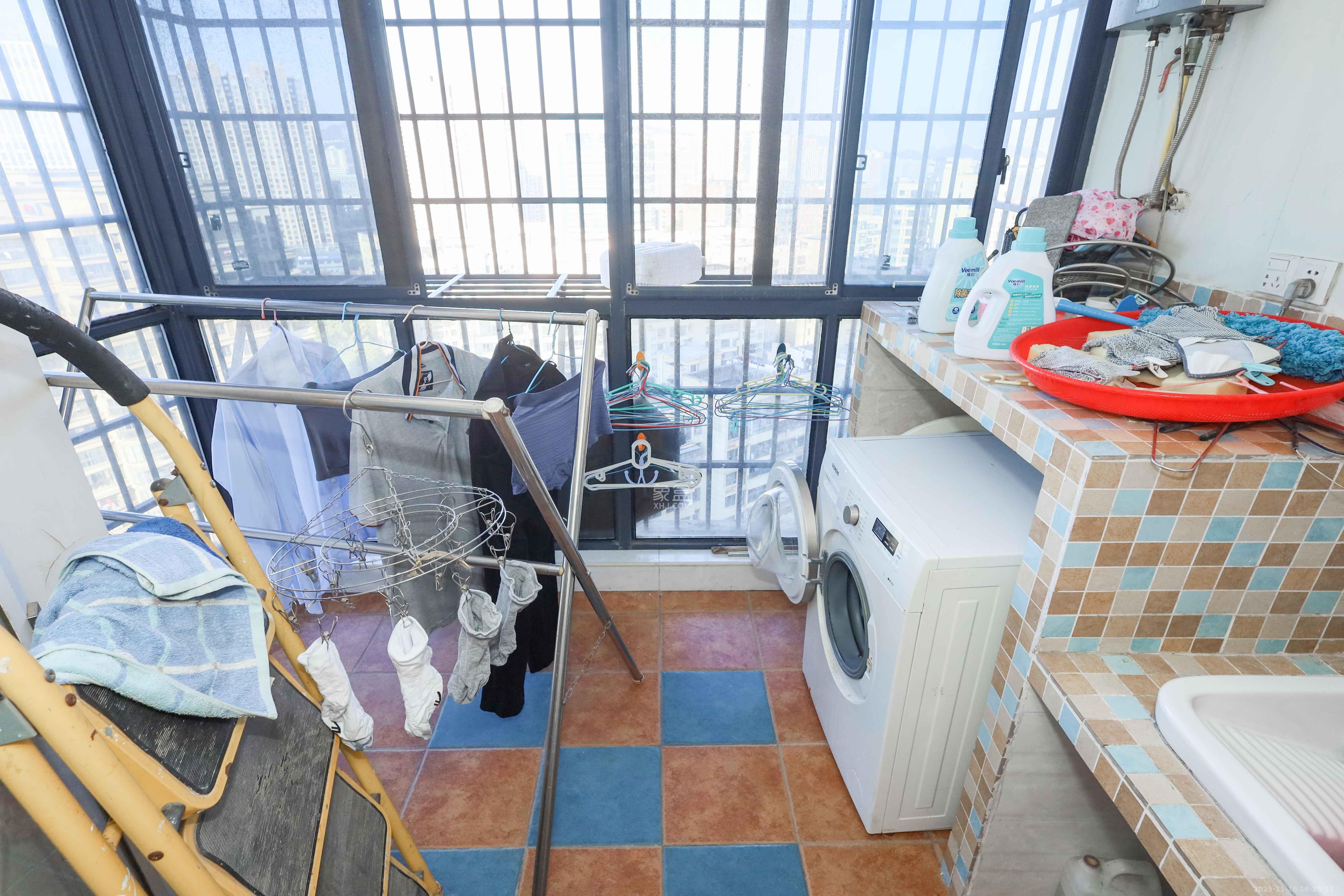 保利麓谷林语C区 4室2厅1卫 120.0万 保利麓谷林语C区 4室2厅1卫 120.0万阳台