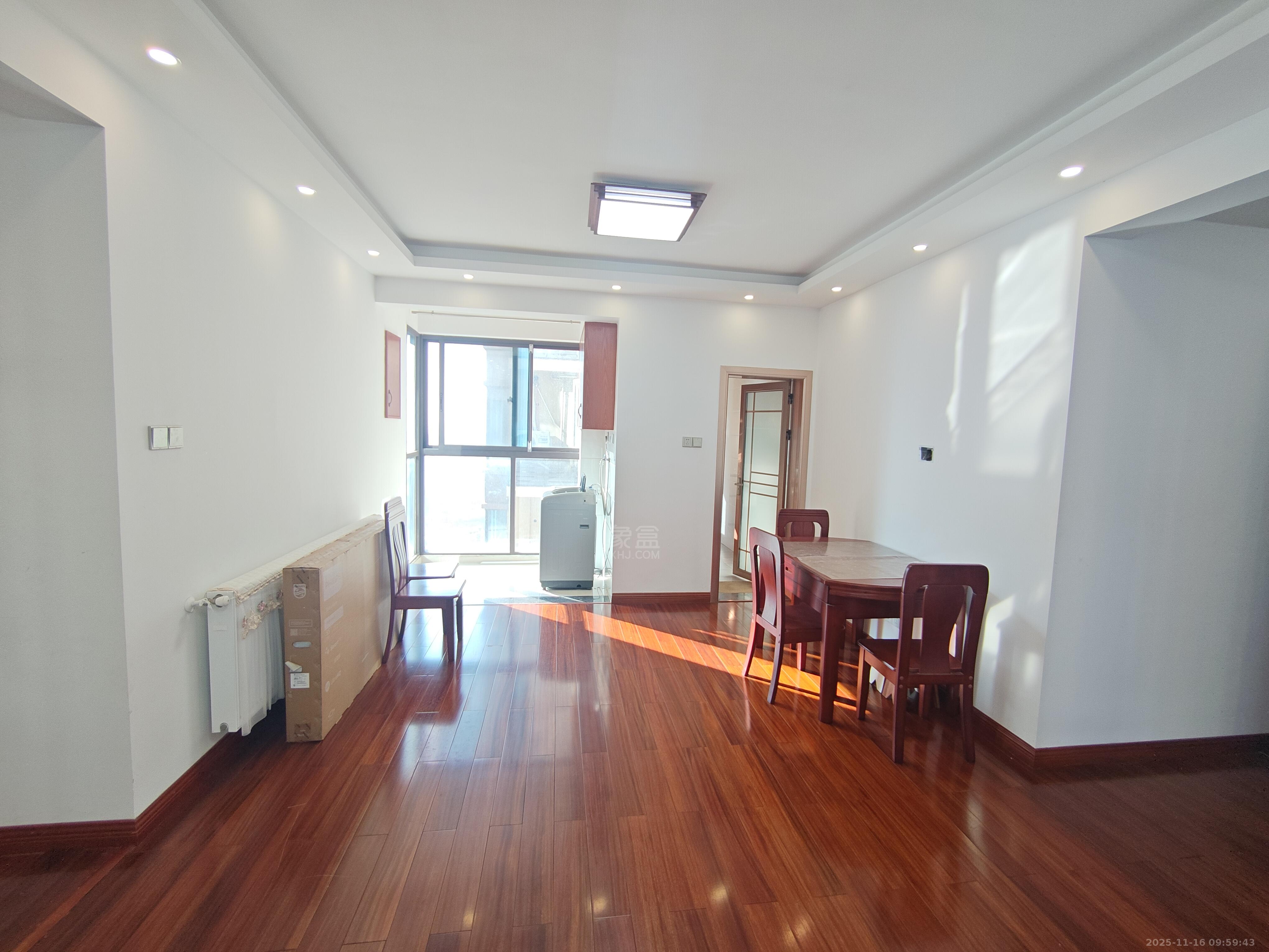 金轮翡翠名园  4室2厅2卫    2000.0元/月室内图