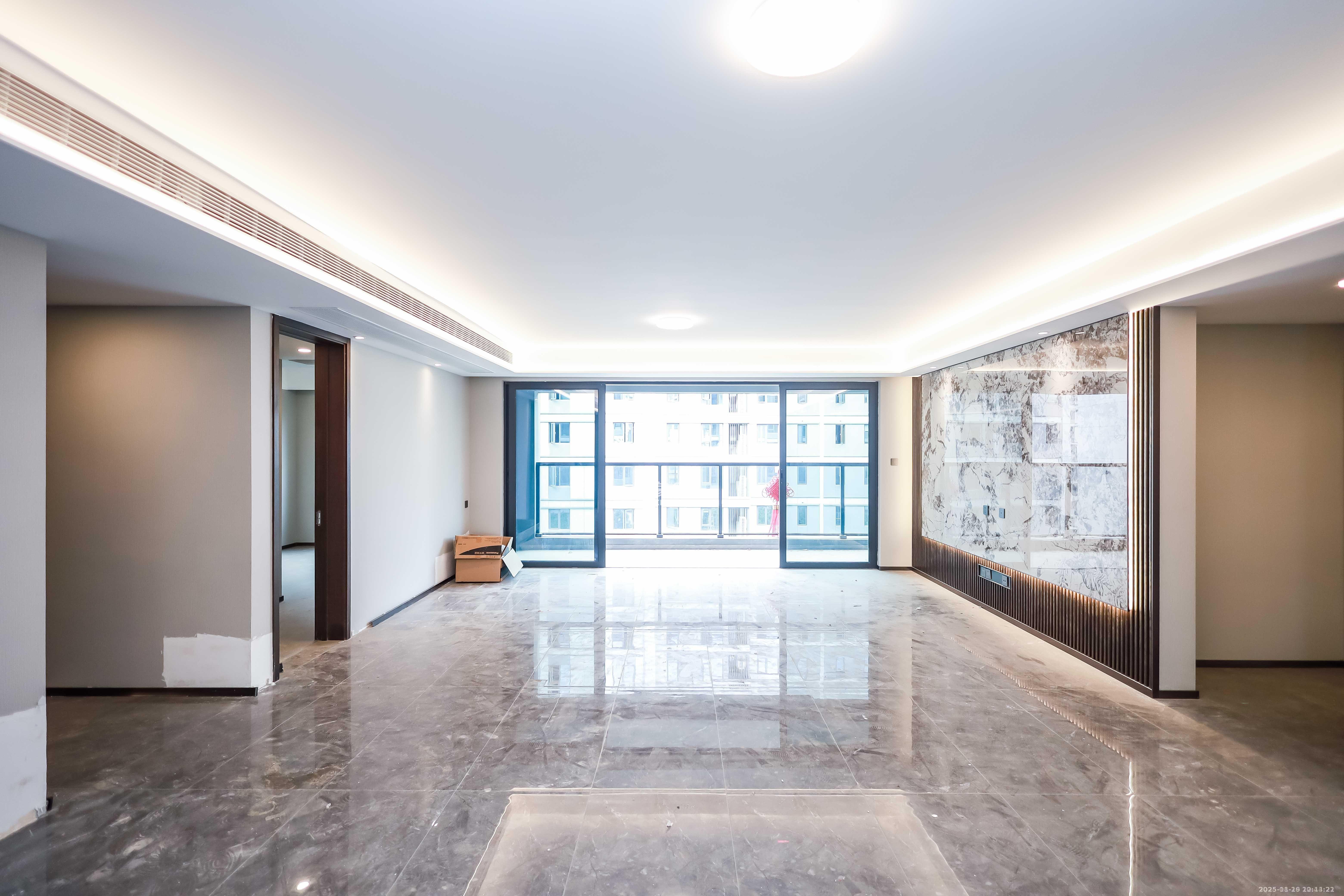 龙湖舜山府 4室2厅1卫 6000.0元/月 龙湖舜山府 4室2厅1卫 6000.0元/月室内图