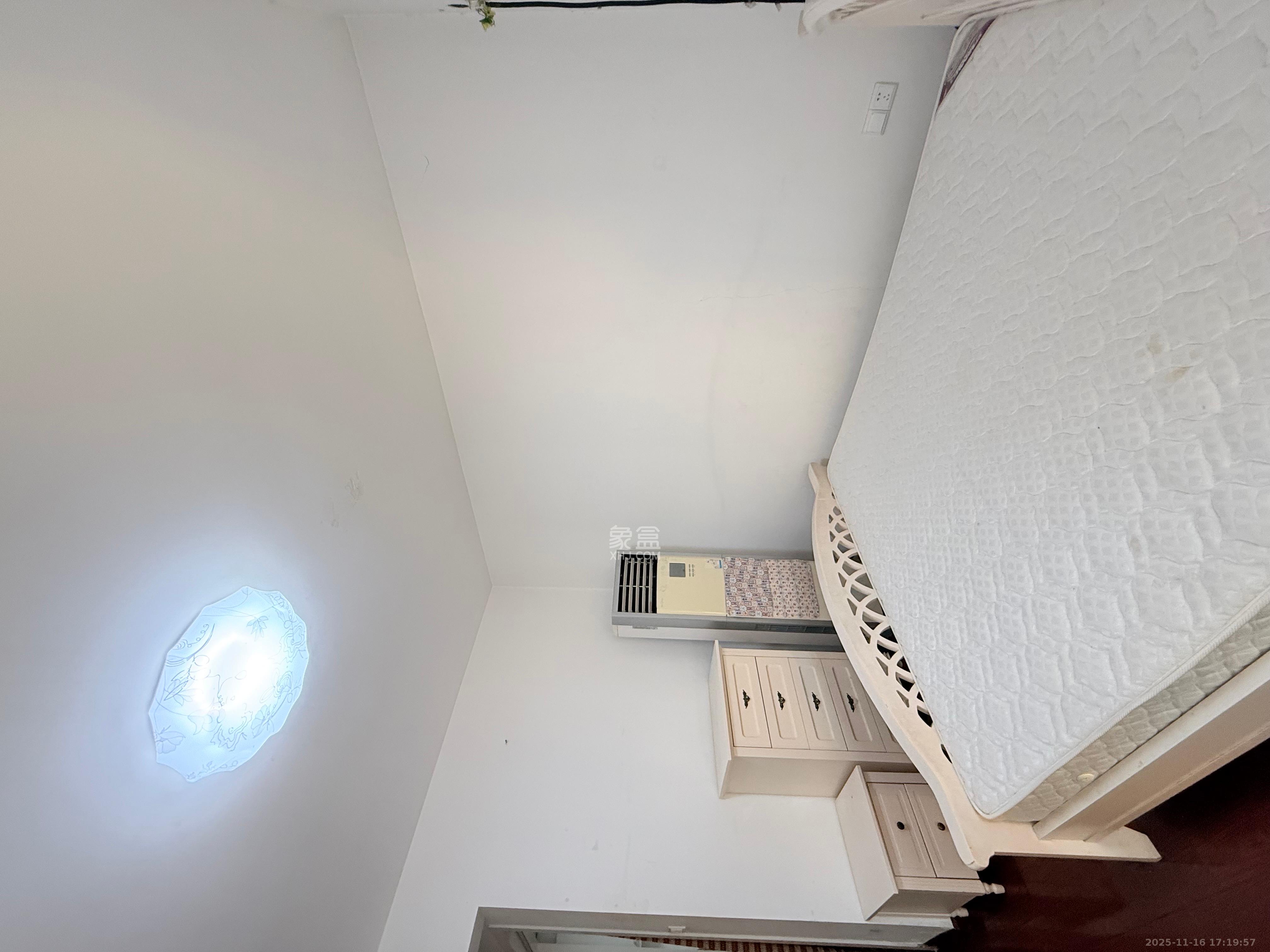 月湖兰庭  1室1厅1卫    1800.0元/月