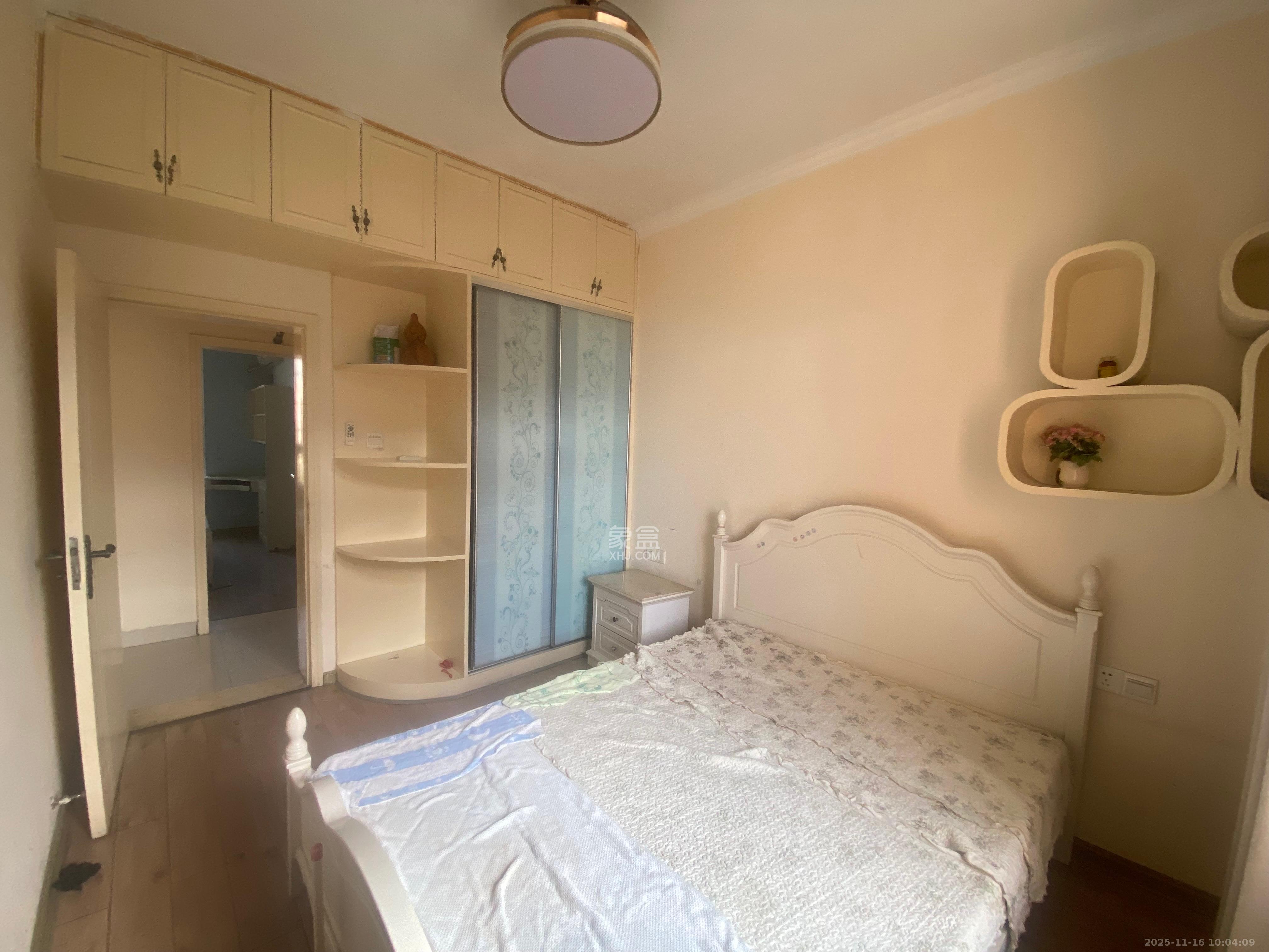 山水湾  3室2厅2卫    2200.0元/月室内图