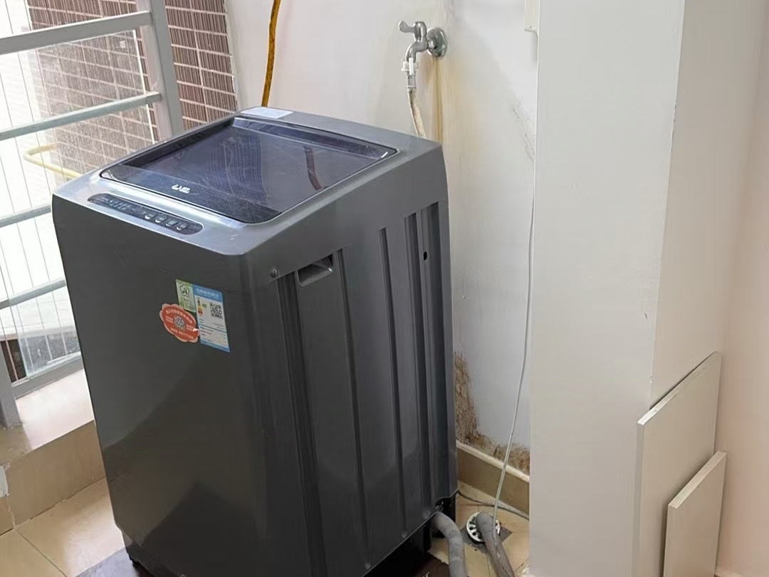 滨江海岸三期  1室2厅1卫    2600.0元/月室内图