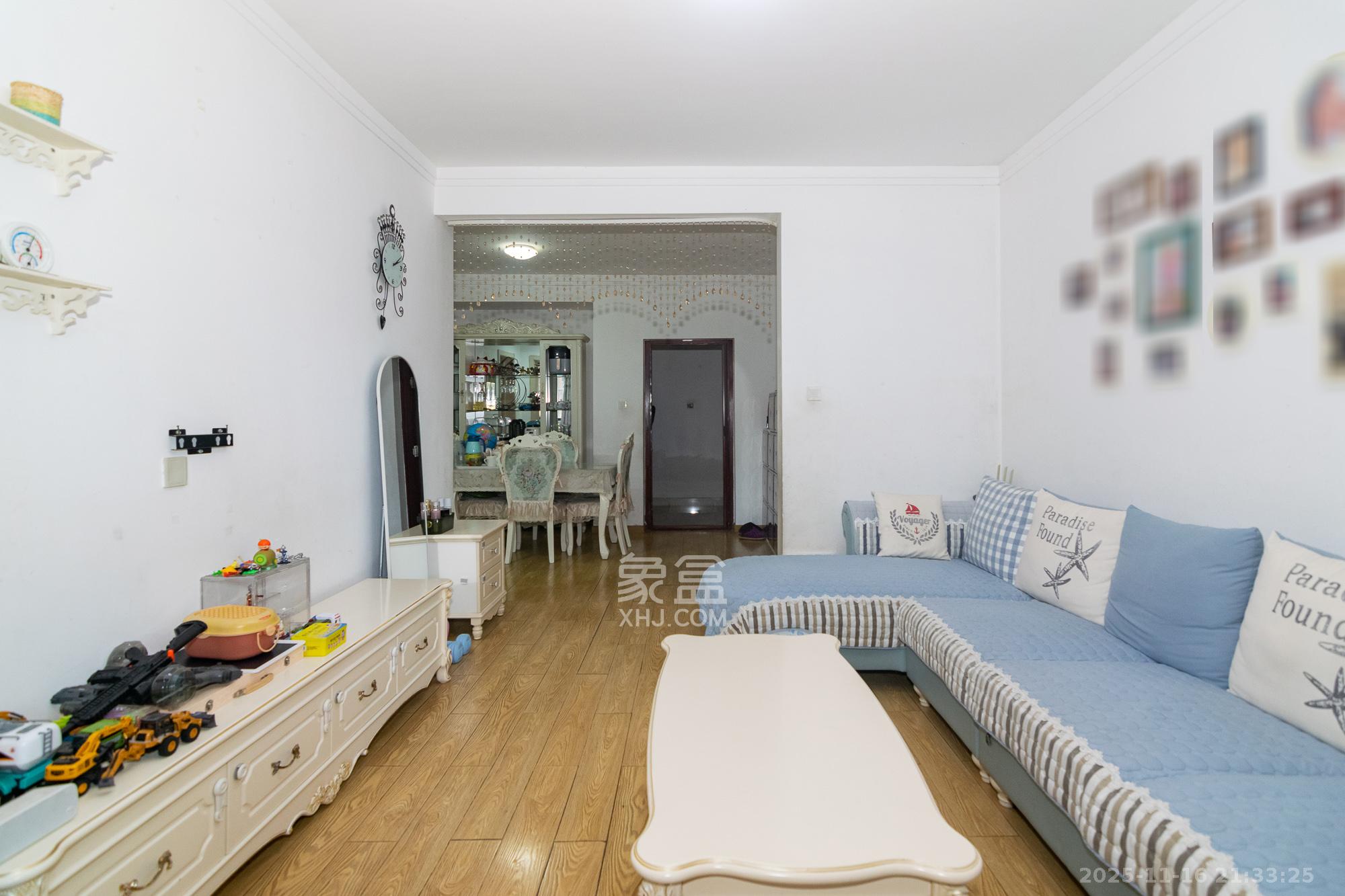 新城国际花都  2室2厅1卫    40.0万客厅