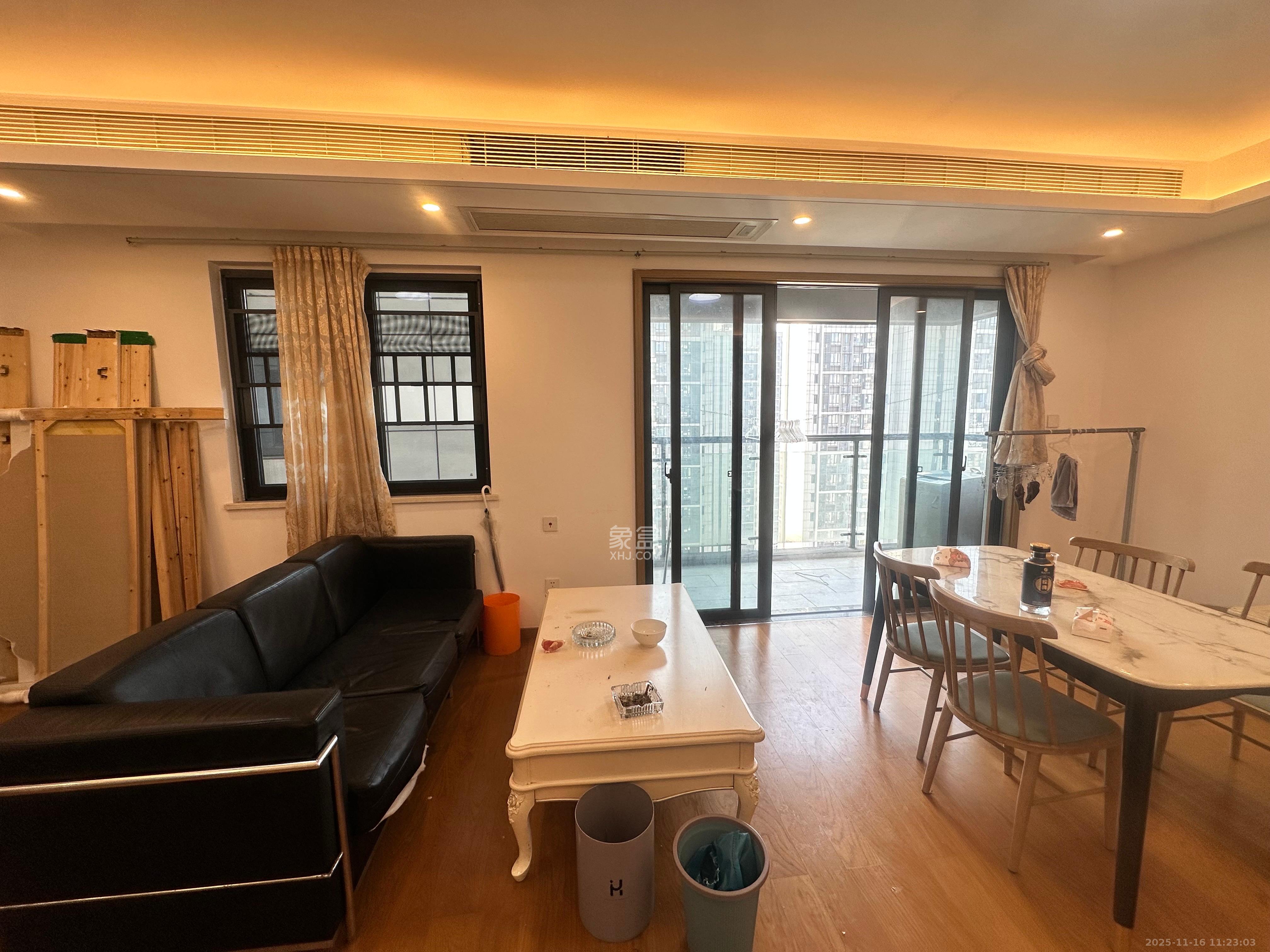 清控湖山雅居南区  4室2厅2卫    2700.0元/月