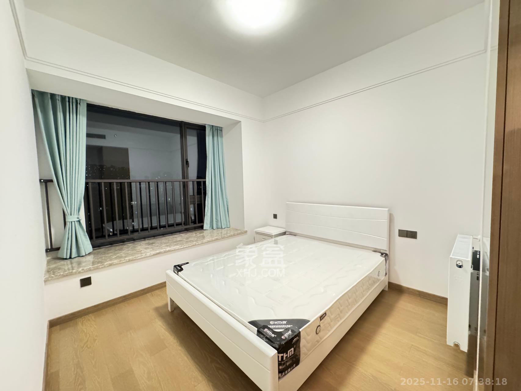 长房星城天地  4室2厅2卫    5500.0元/月室内图