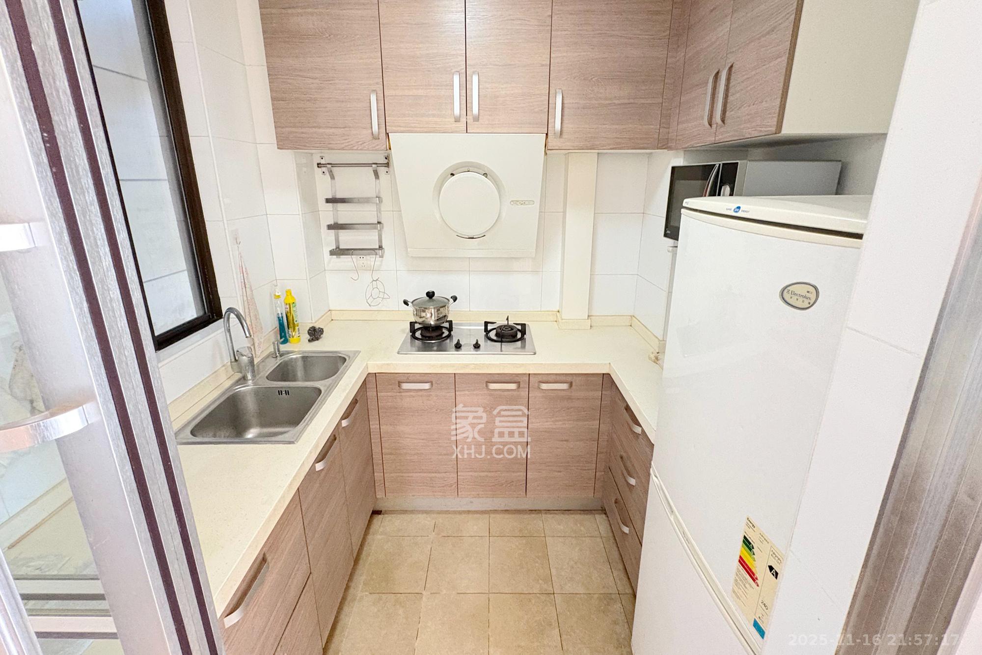 铂宫  3室2厅2卫    138.0万厨房