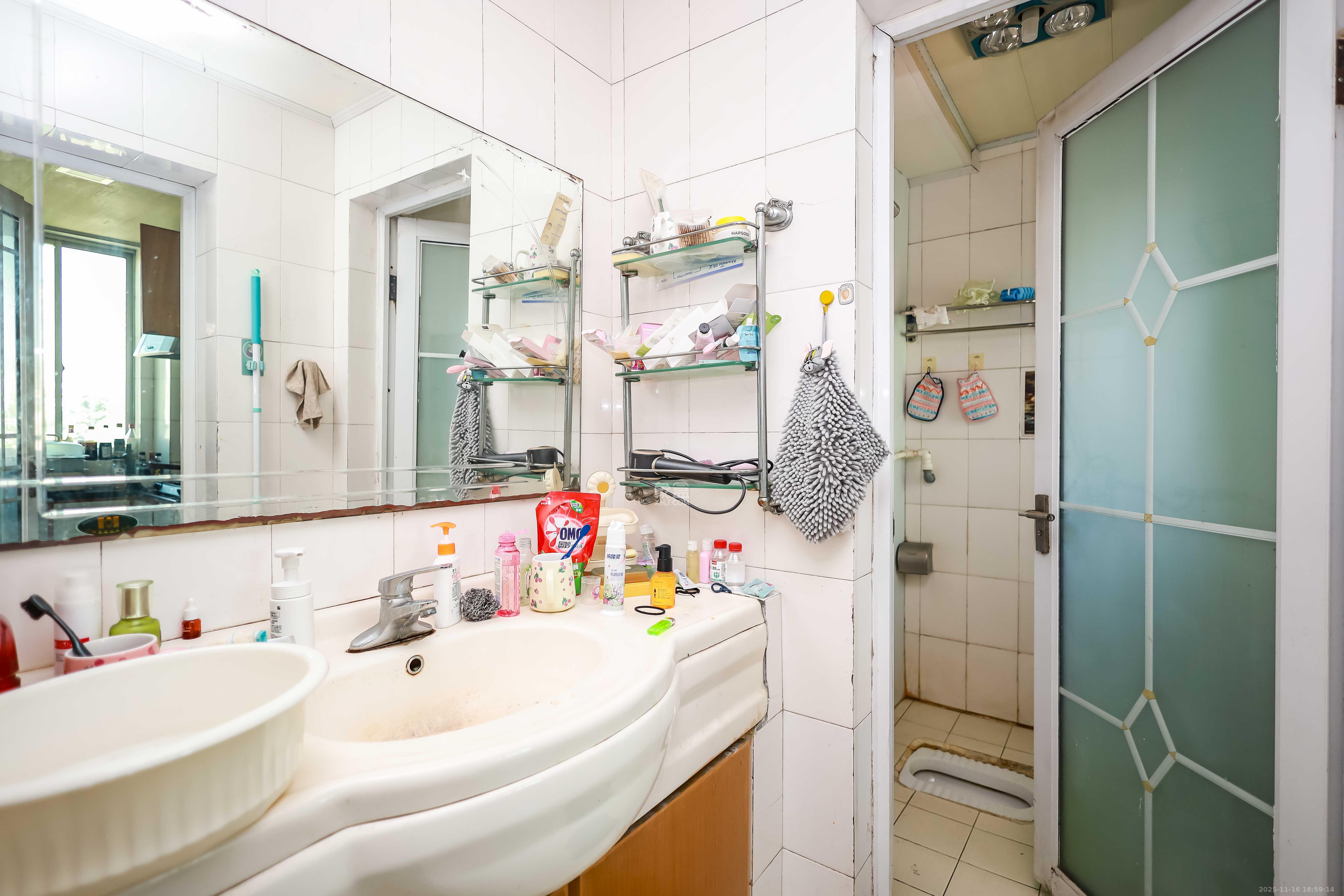 咸嘉新村嘉明苑 5室2厅2卫 105.0万 咸嘉新村嘉明苑 5室2厅2卫 105.0万卫生间