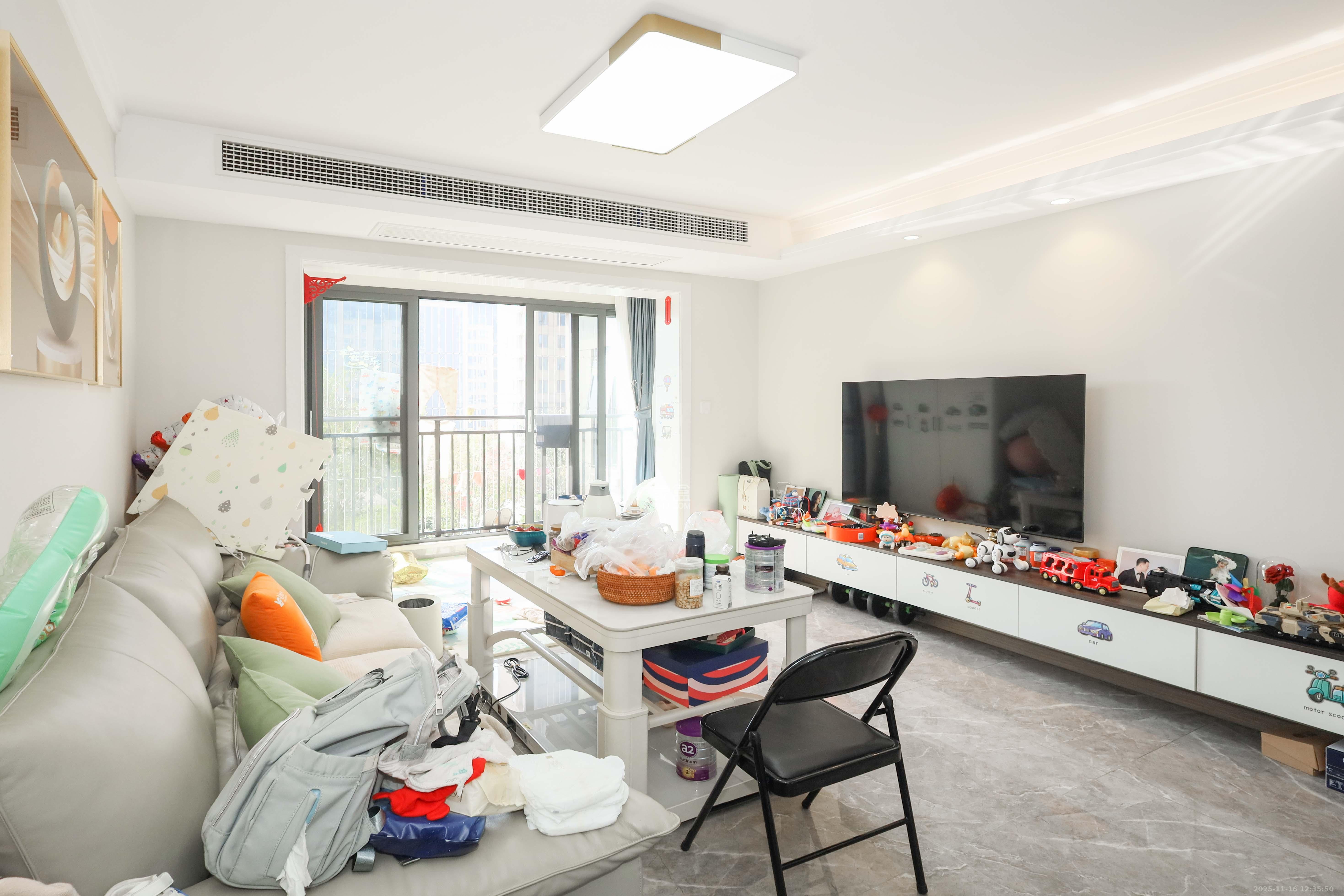 越秀亲爱里  4室2厅2卫    135.0万客厅