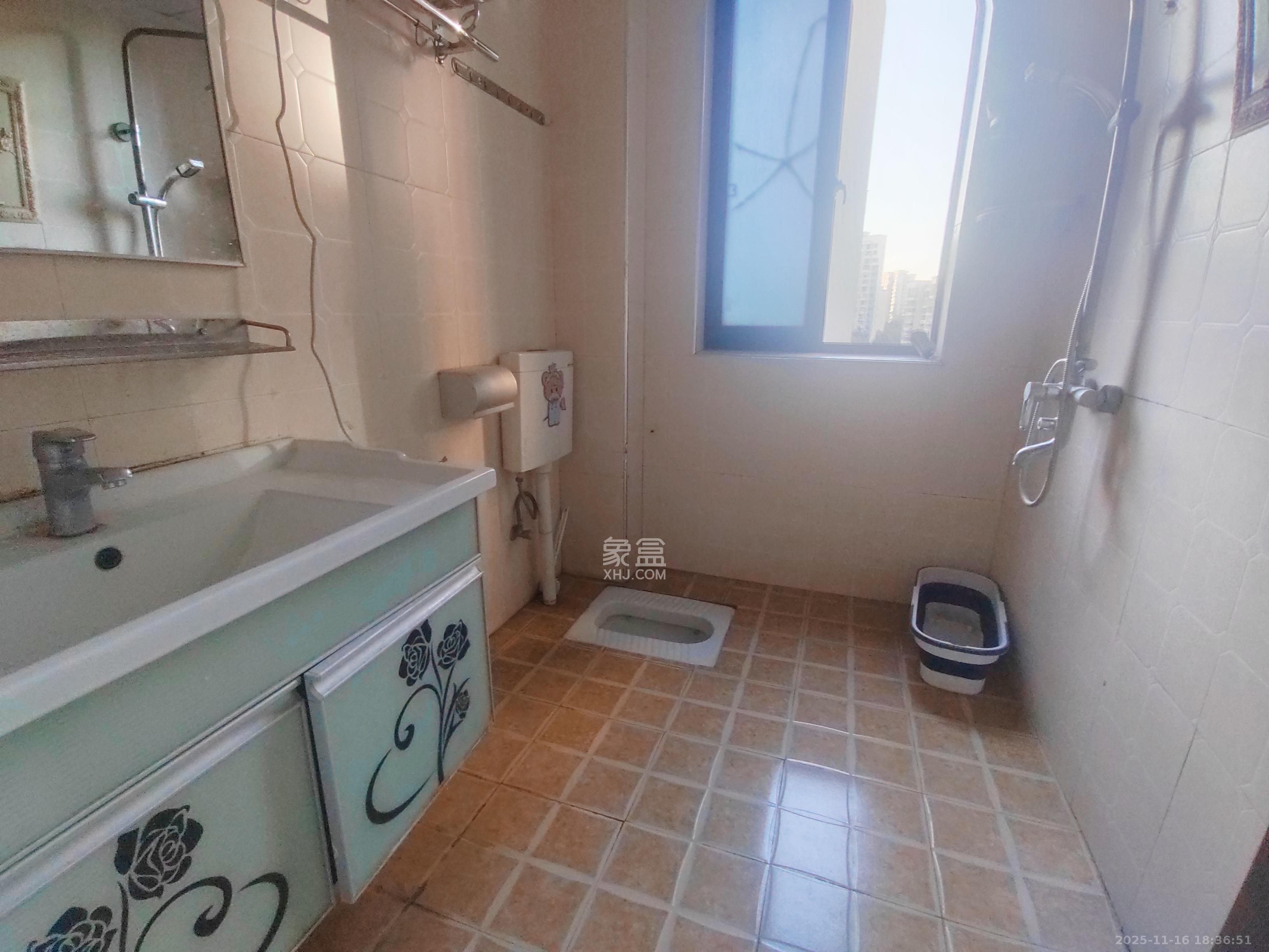 保利麓谷林语E区 3室2厅1卫 2350.0元/月 保利麓谷林语E区 3室2厅1卫 2350.0元/月室内图