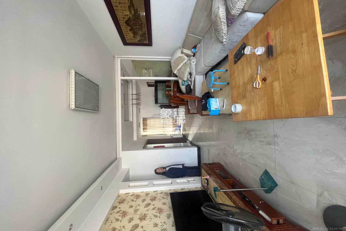 麓山枫情 3室2厅2卫 2600.0元/月 麓山枫情 3室2厅2卫 2600.0元/月室内图