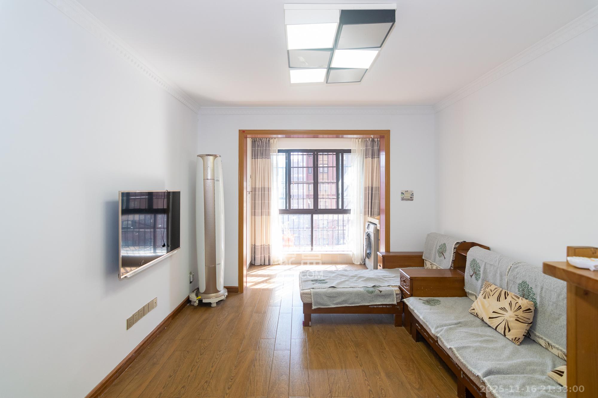 新城国际花都 2室2厅1卫 39.0万 新城国际花都 2室2厅1卫 39.0万客厅