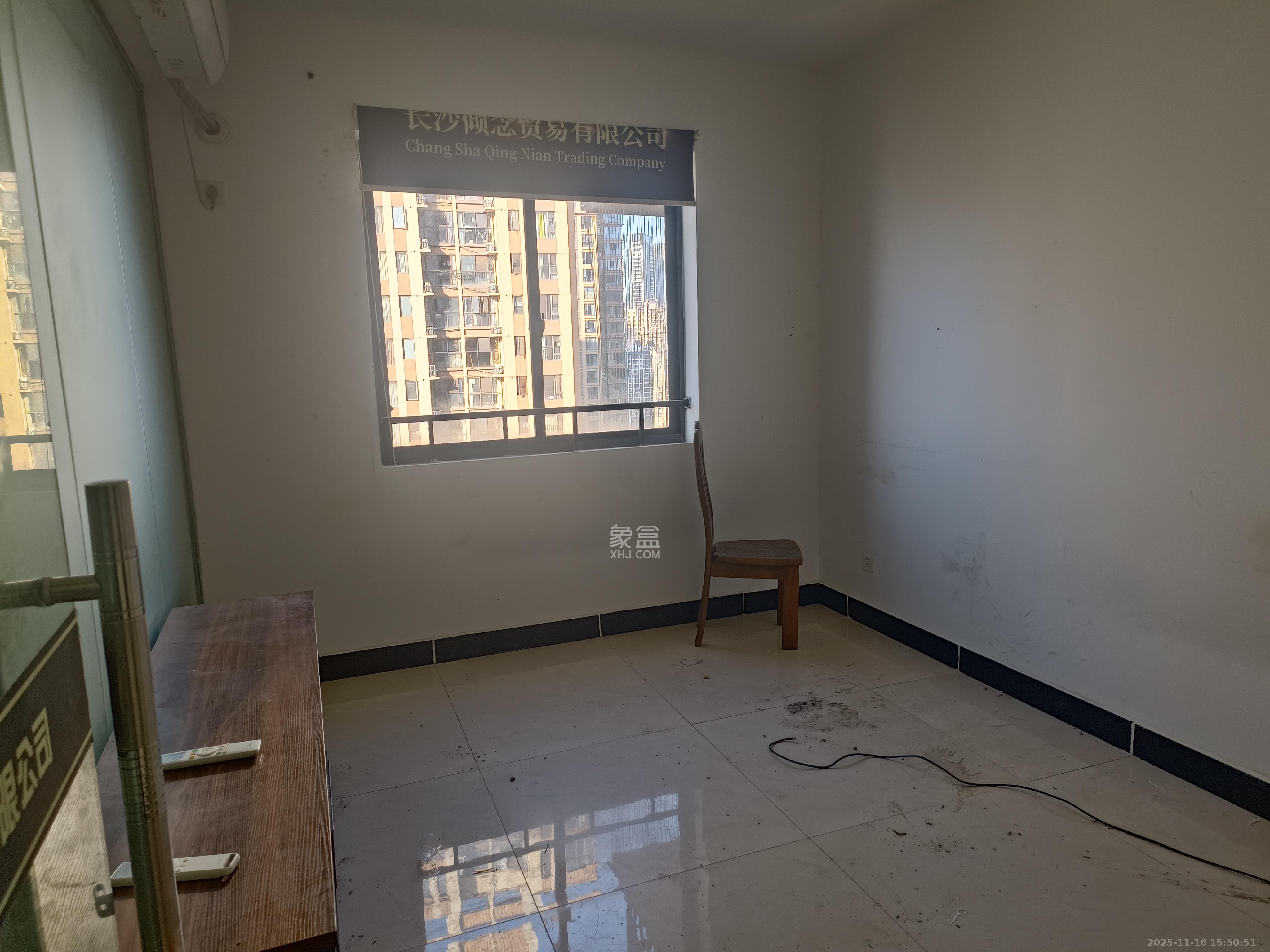 雨花公馆(紫苔名苑) 4室2厅2卫 3200.0元/月 雨花公馆(紫苔名苑) 4室2厅2卫 3200.0元/月室内图