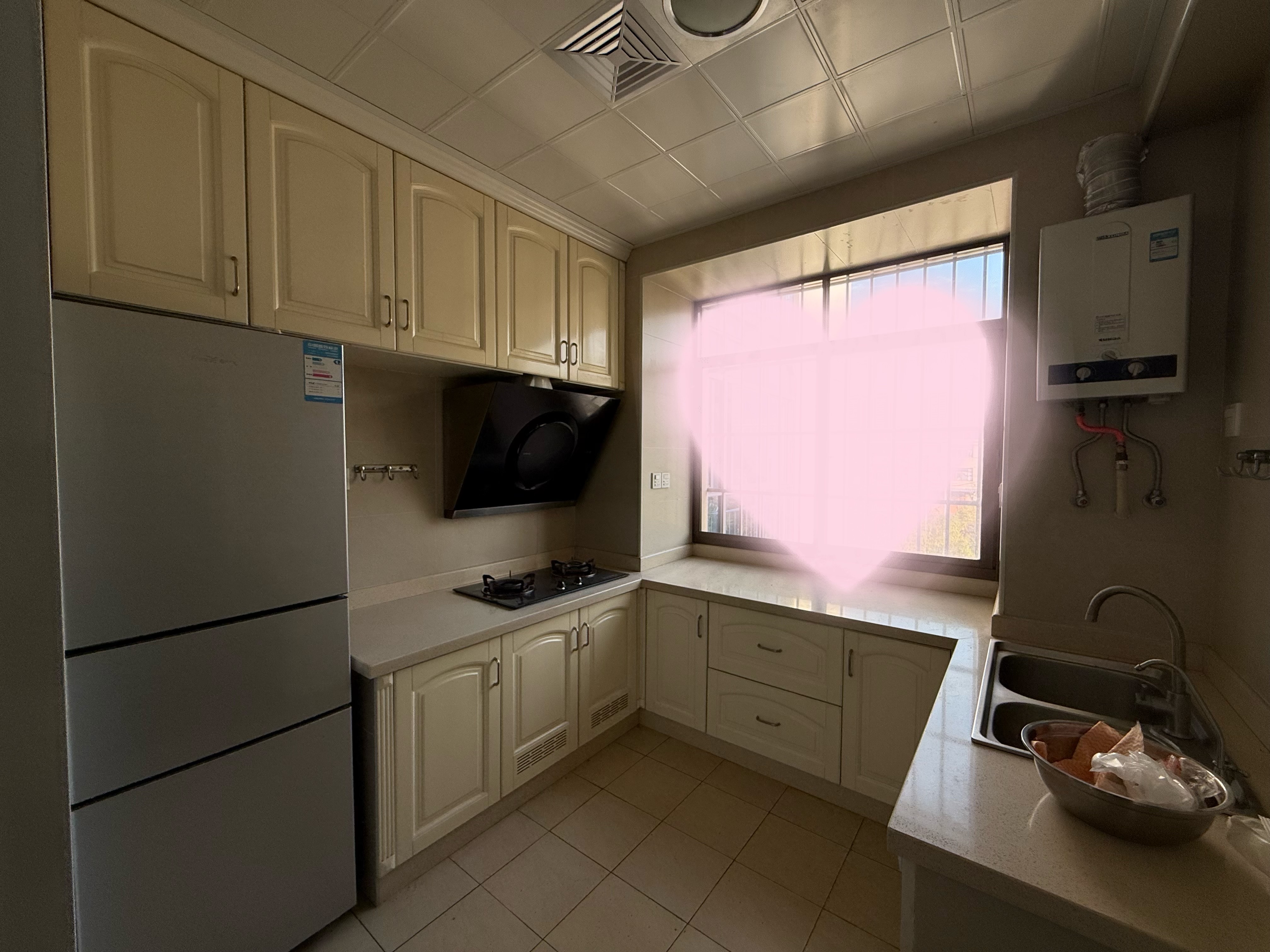 煤气公司家属楼  3室2厅2卫    63.8万客厅