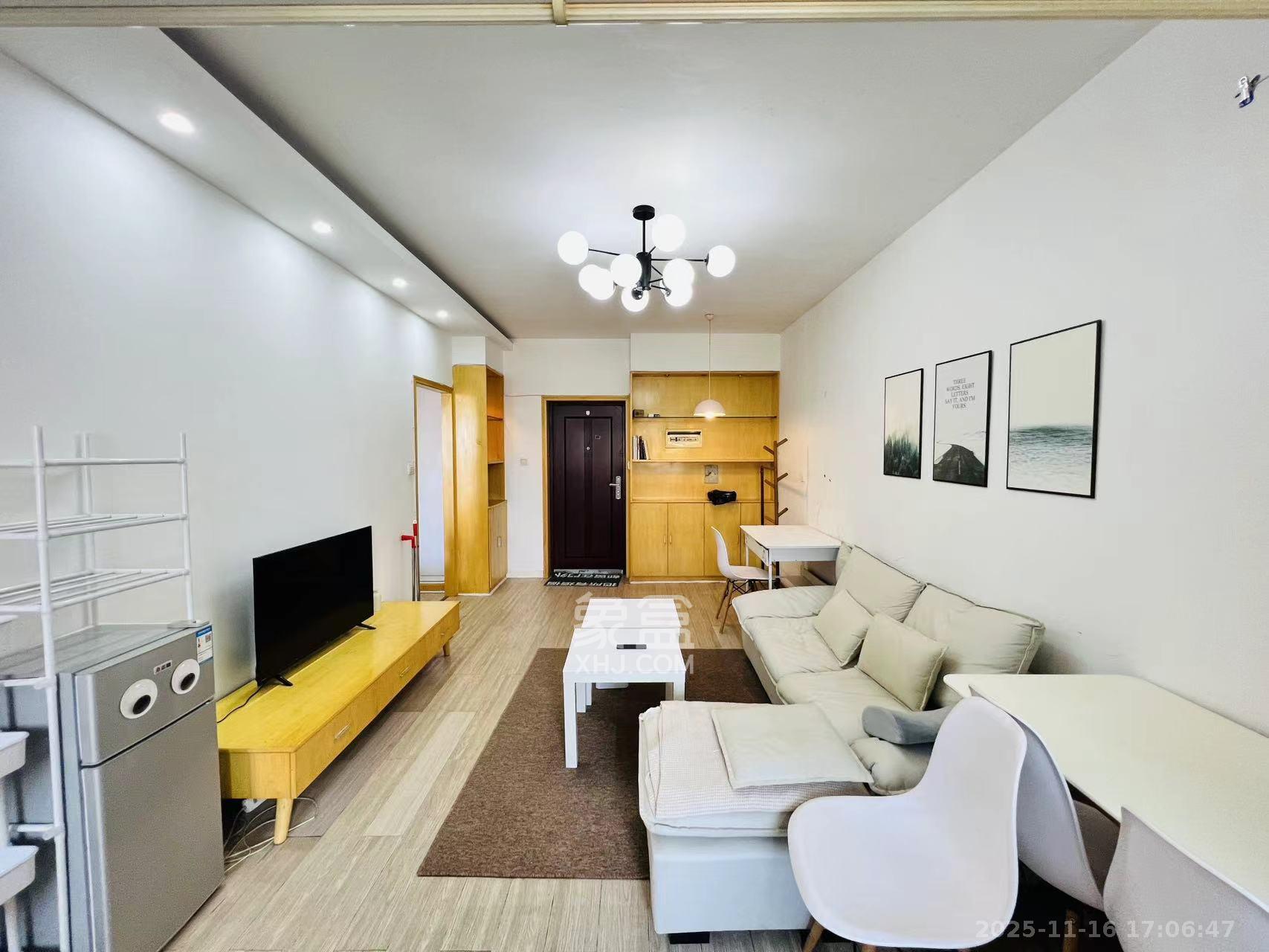 城市森林  1室1厅1卫    1800.0元/月室内图