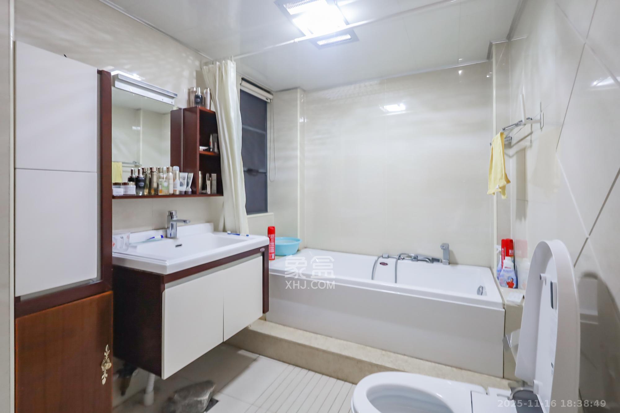 西山汇景一、二期  4室2厅2卫    356.0万卫生间